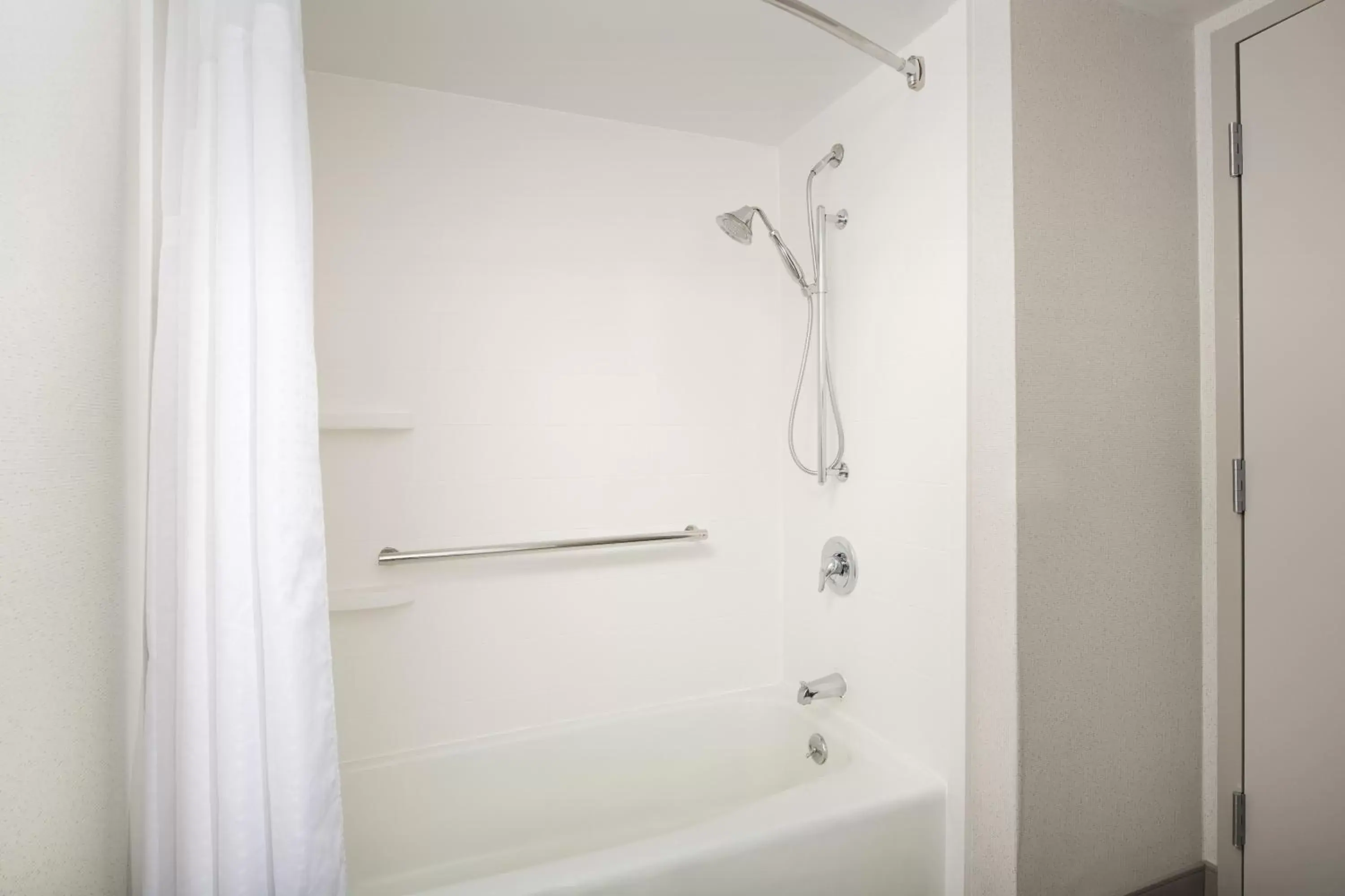 Double Room - Mobility Accessible Tub - Non-Smoking in Holiday Inn Express Andover North - Lawrence, an IHG Hotel Double Room - Mobility Accessible Tub - Non-Smoking in Holiday Inn Express Andover North - Lawrence, an IHG Hotel