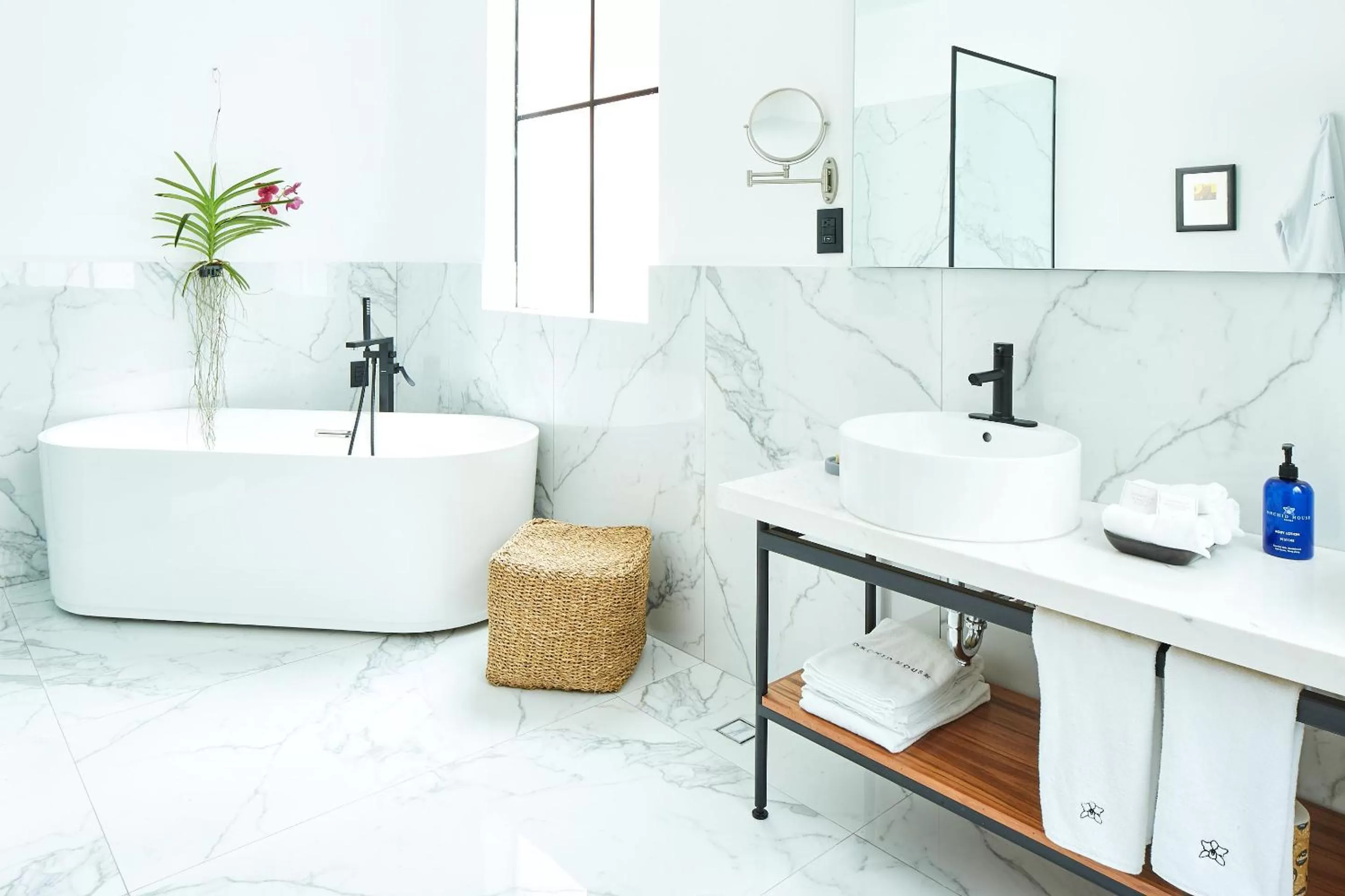 Bed in Orchid House Mexico City