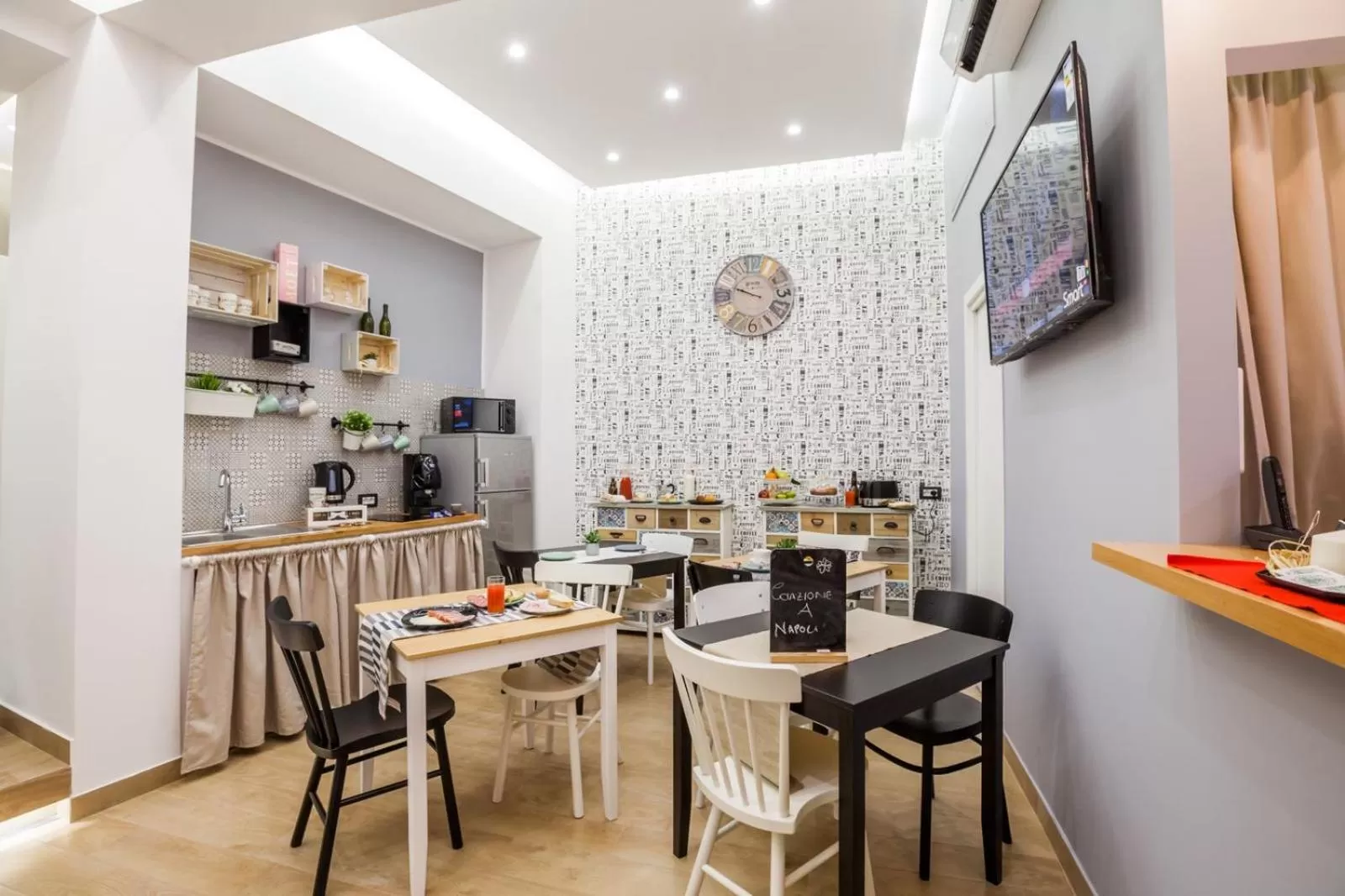 Buffet breakfast in B&B Vico Milano 18