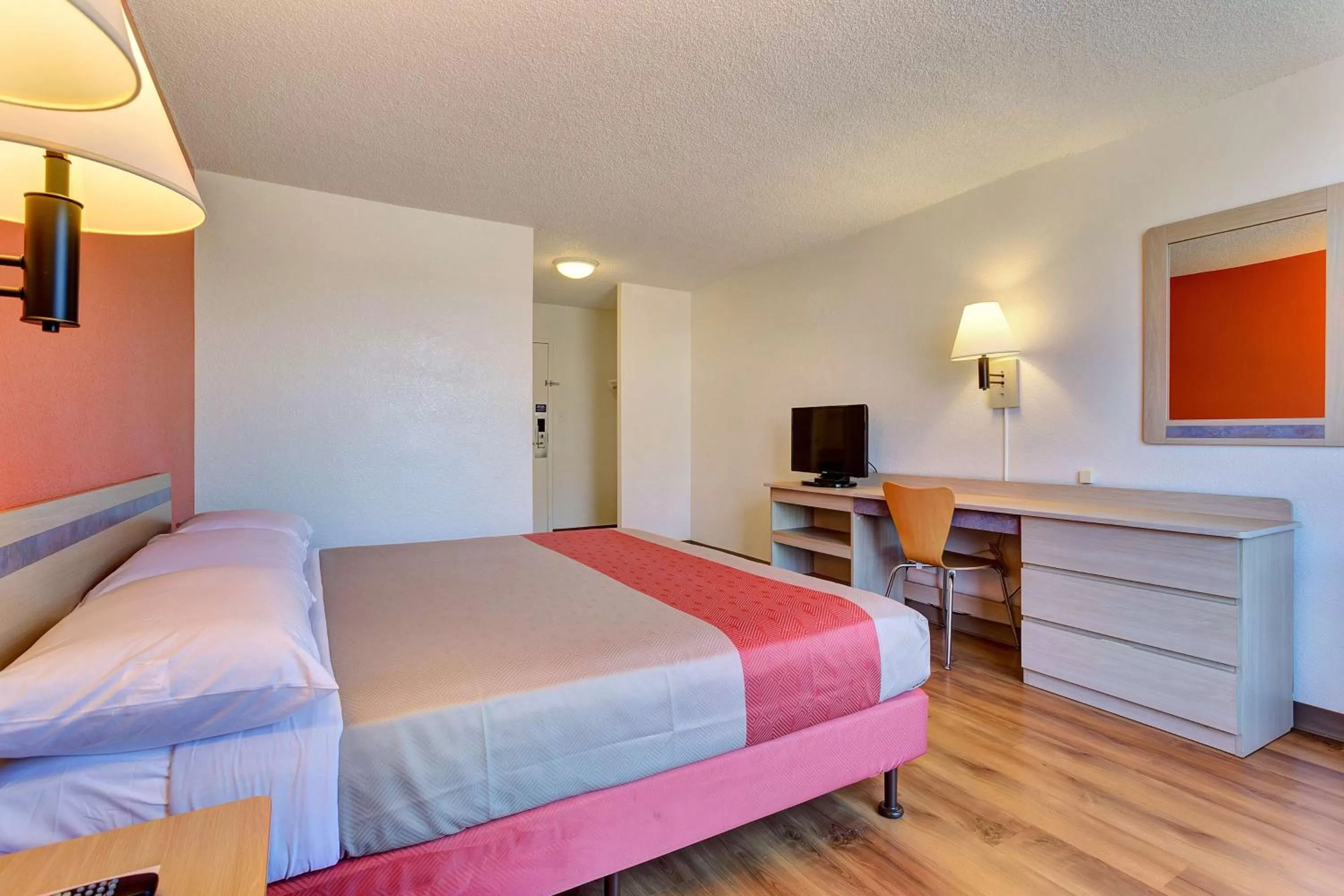 Queen Studio - Disability Access in Motel 6-Belmont, CA - San Francisco - Redwood City