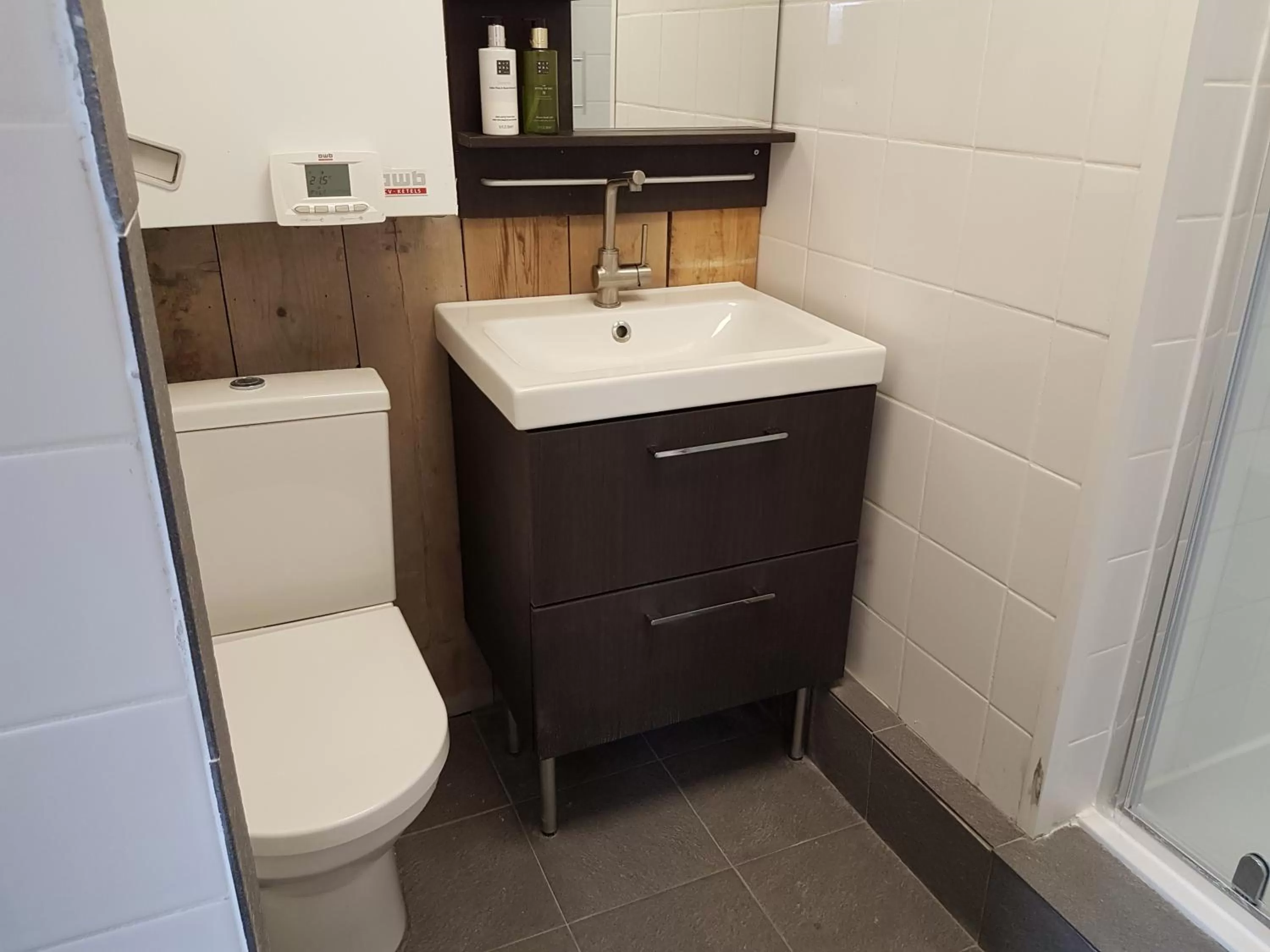 Bathroom in B&B Beach Inn