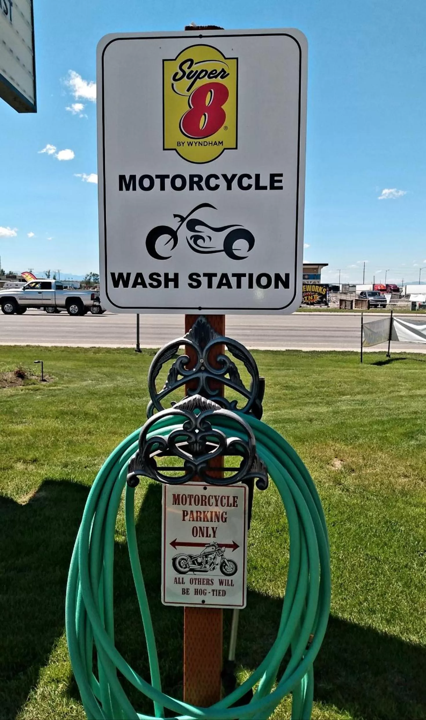 Parking in Super 8 by Wyndham Belgrade/Bozeman Airport