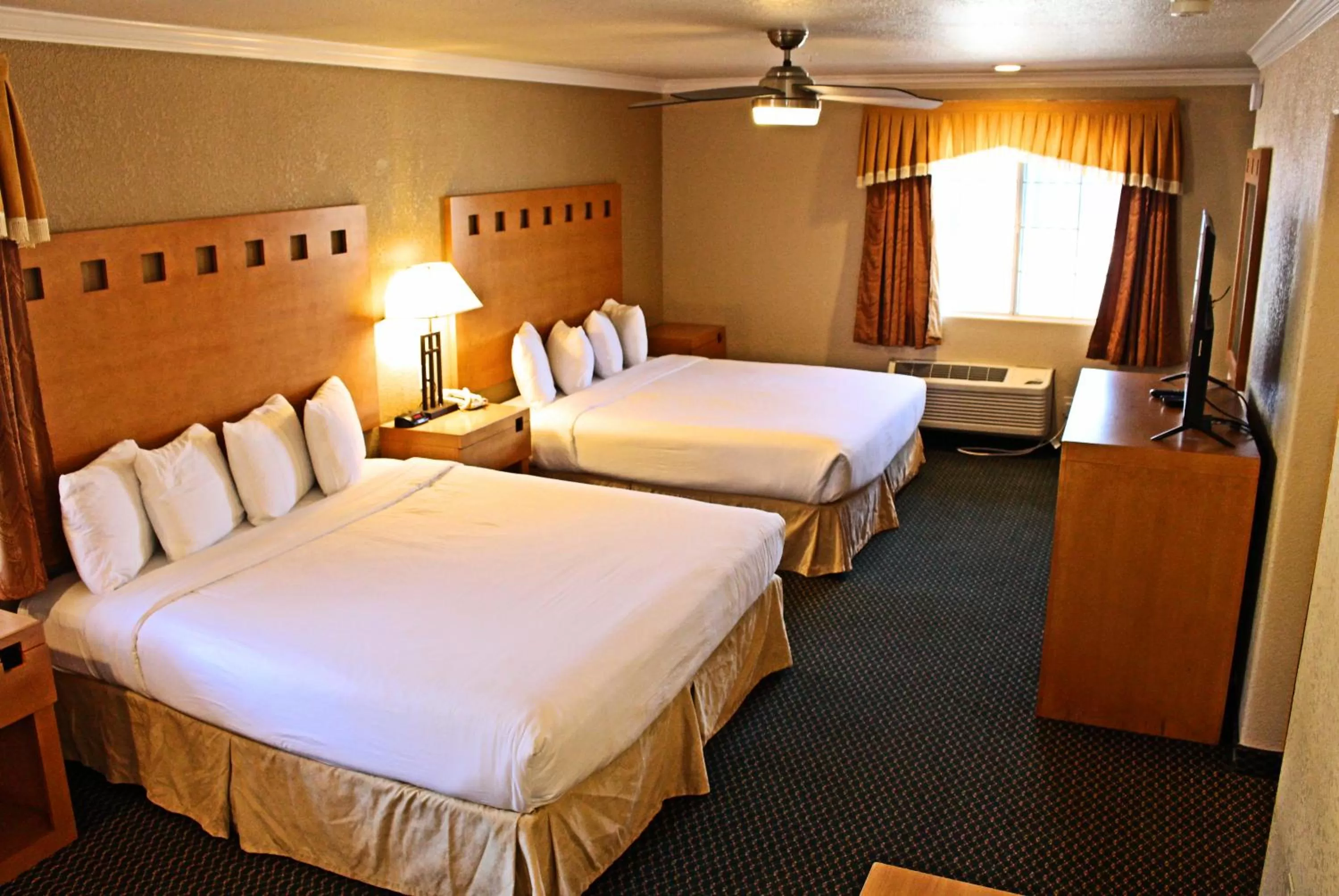 Bed in Lake Point Lodge