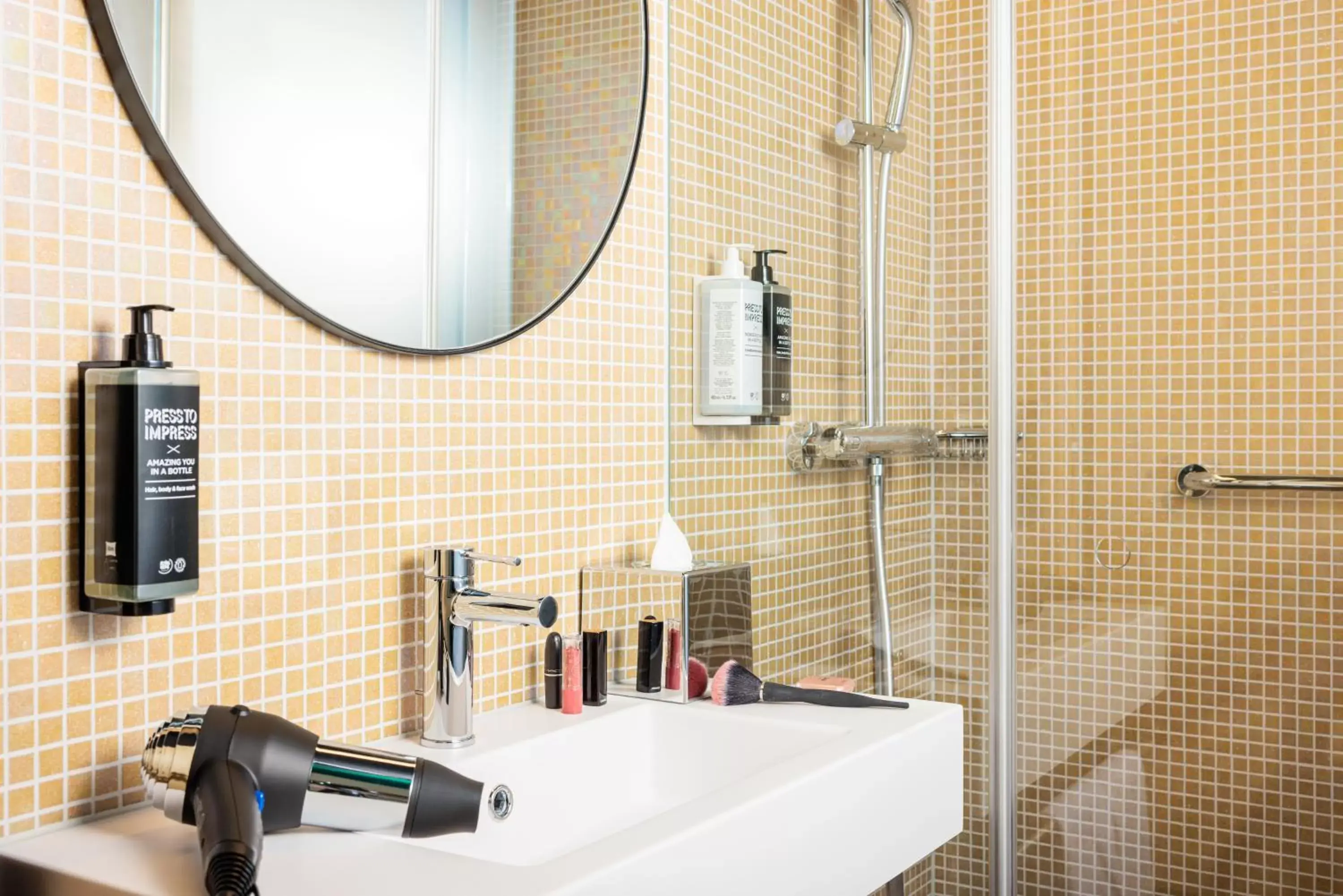 Superior Family Room with One Queen Bed and Two Sofa Beds in ibis Styles Bern City Superior Family Room with One Queen Bed and Two Sofa Beds in ibis Styles Bern City