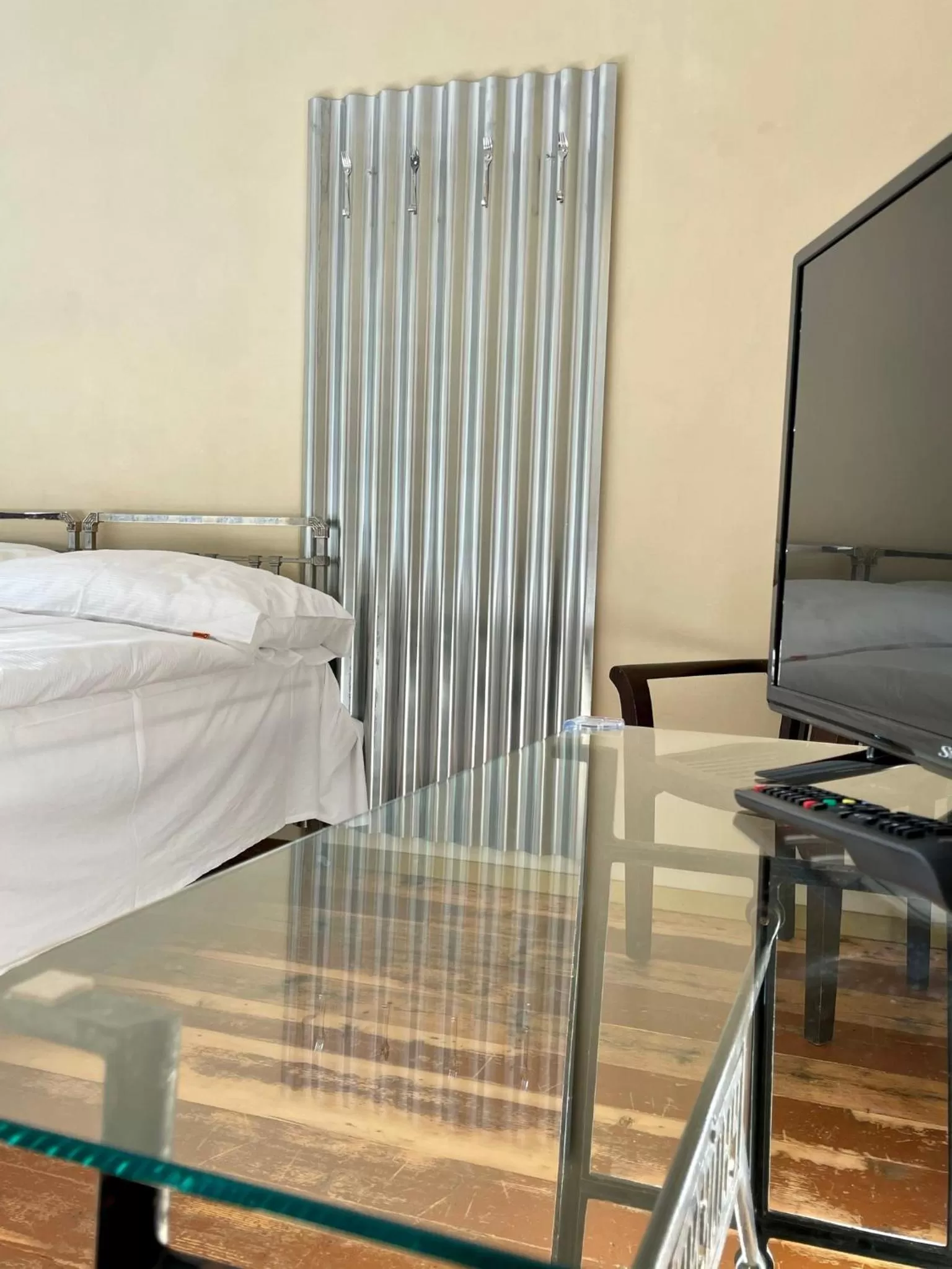 Bed in HARABURDI® Recyclart Hotel