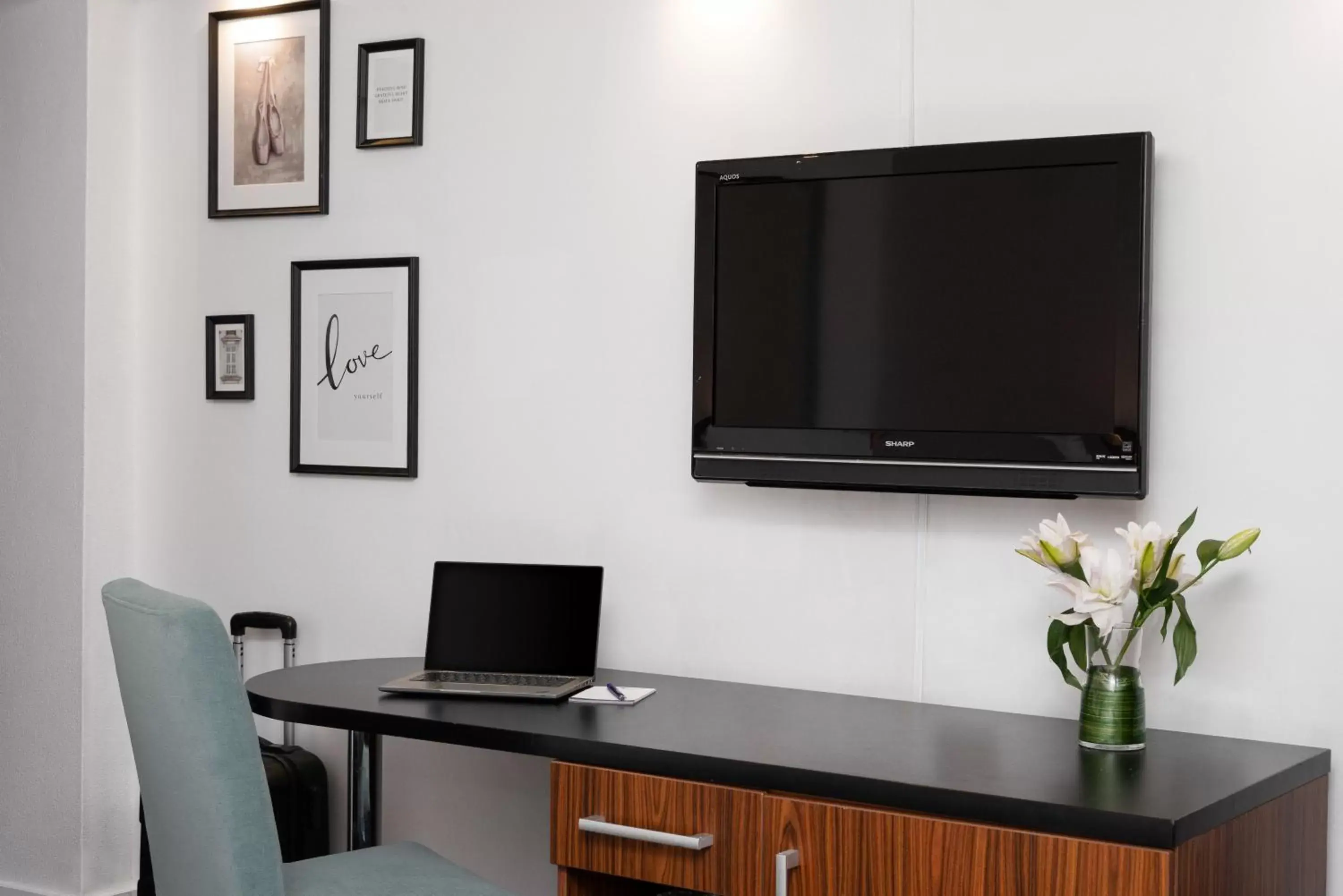 Standard Double or Twin Room in Park Regis City Centre Standard Double or Twin Room in Park Regis City Centre