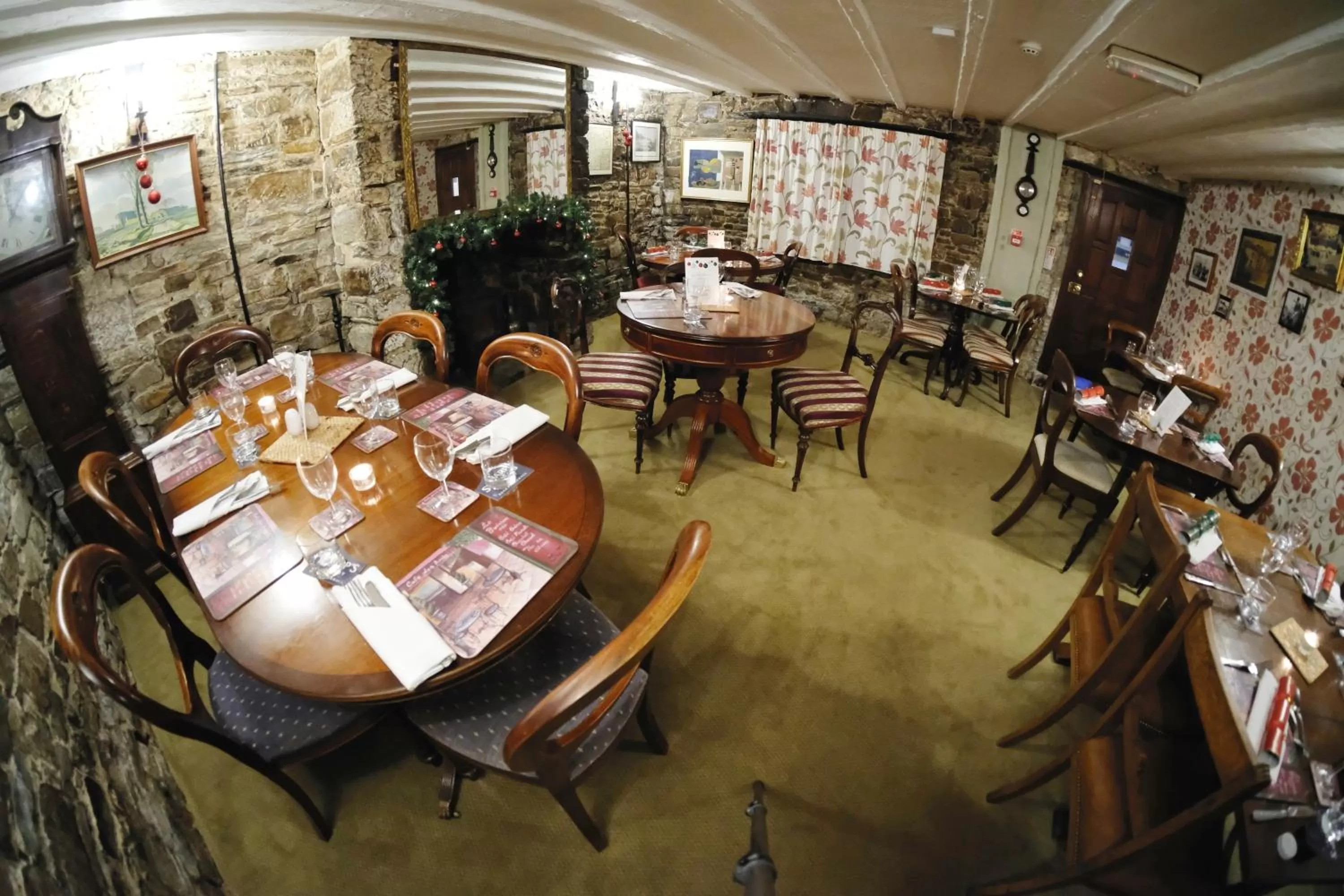 Restaurant/places to eat in Rams Head Inn