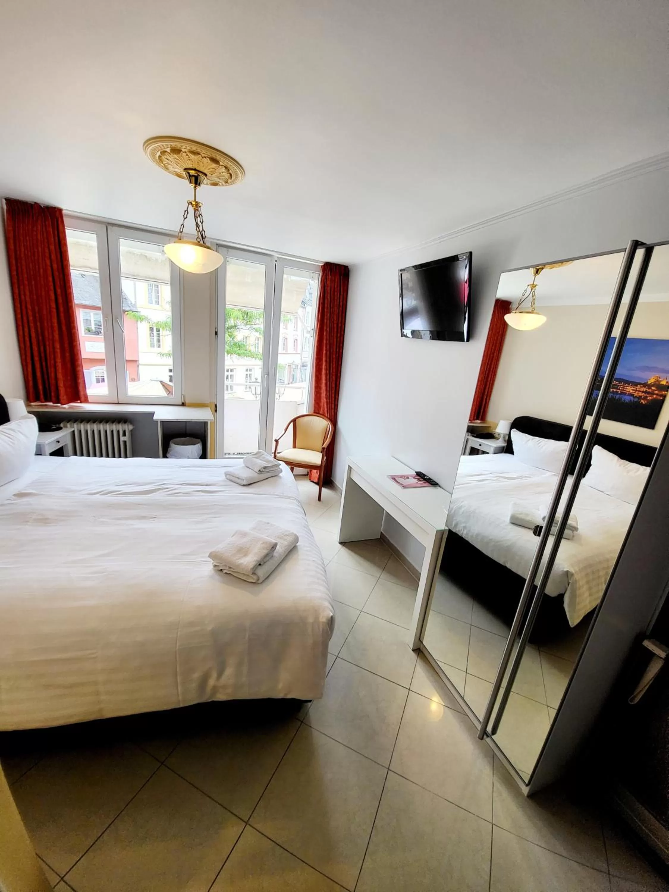 Photo of the whole room, Bed in Hotel am Markt