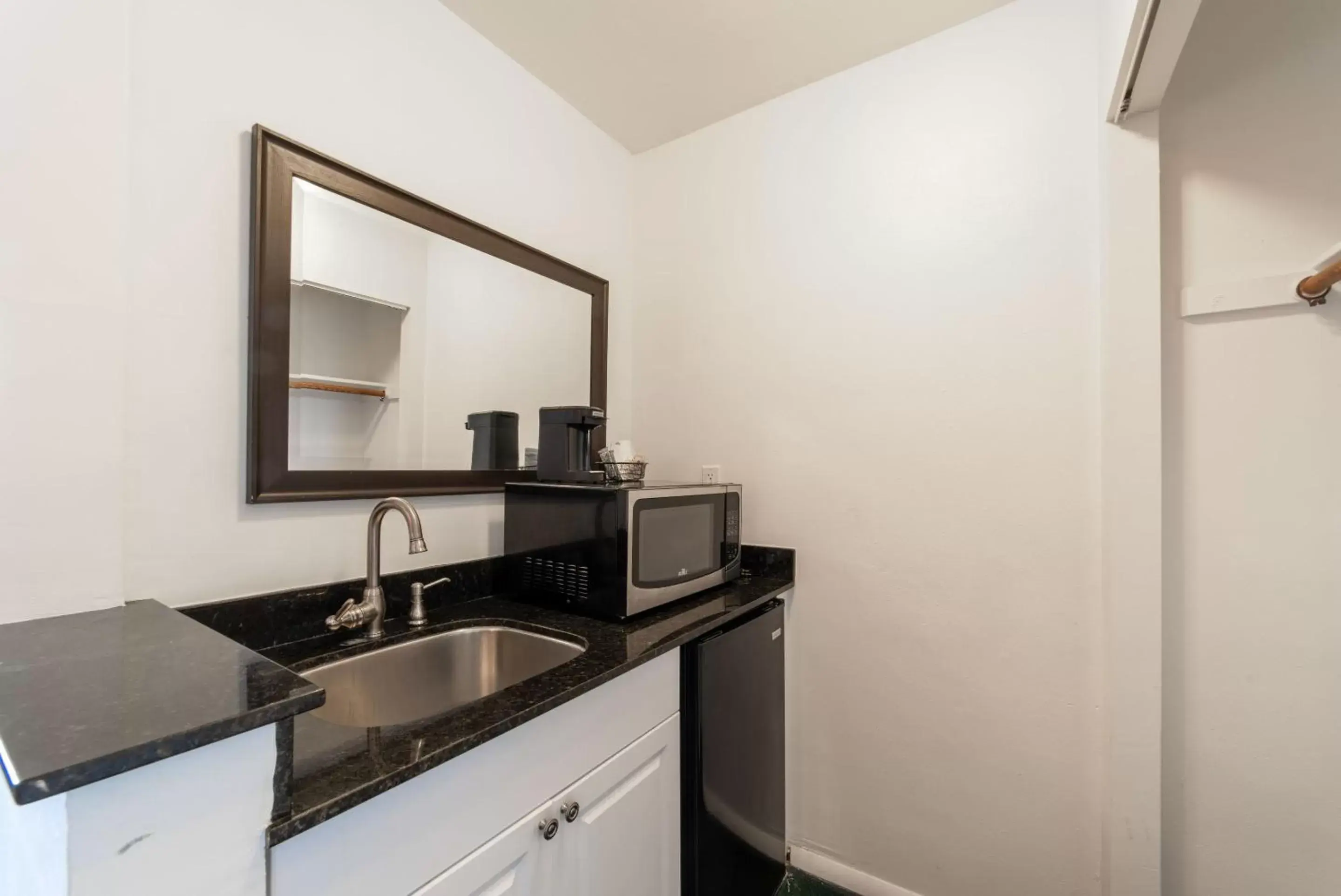 Double Room in Captain's Table Hotel by Everglades Adventures Double Room in Captain's Table Hotel by Everglades Adventures