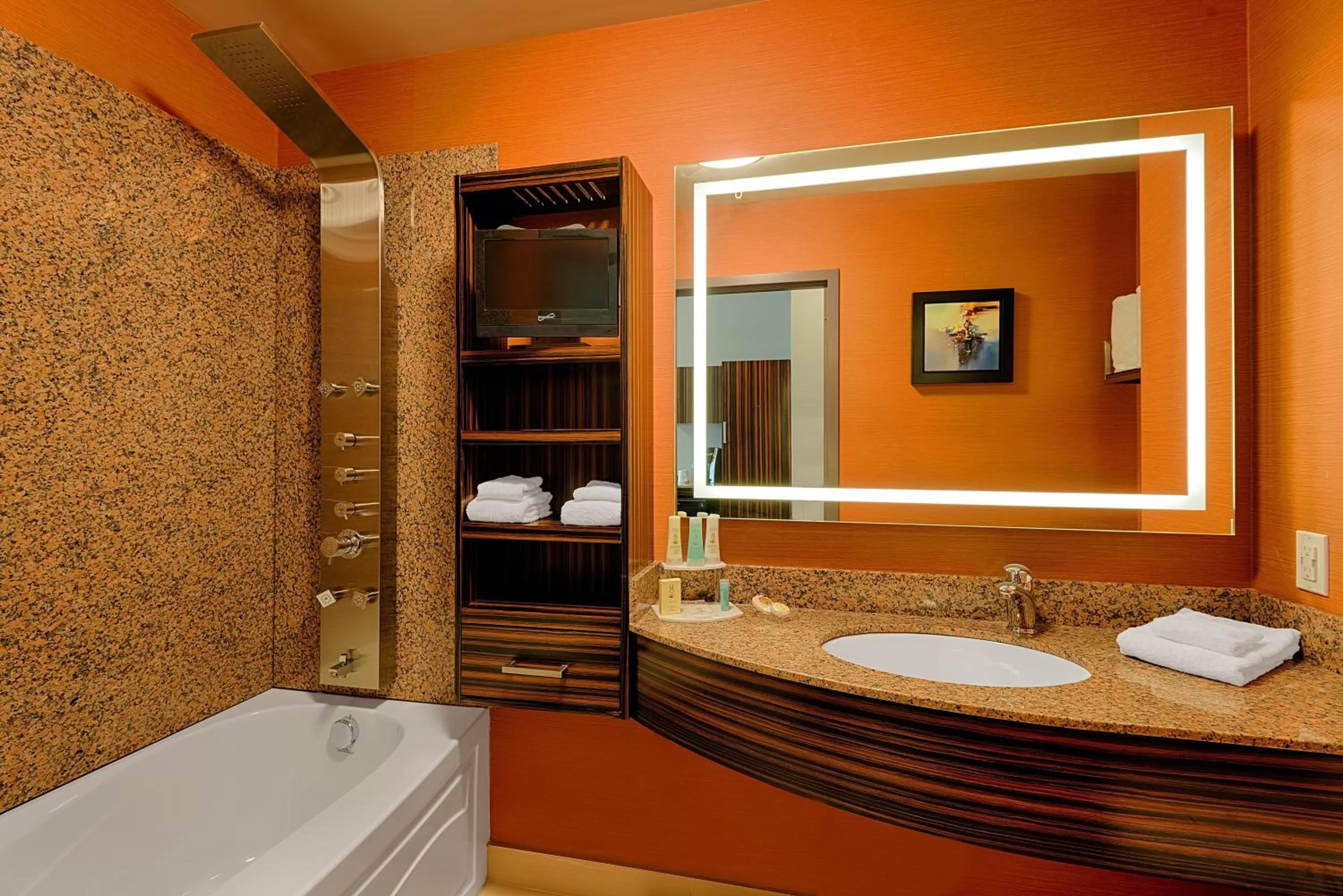 Toilet in Hotel Clique Calgary Airport