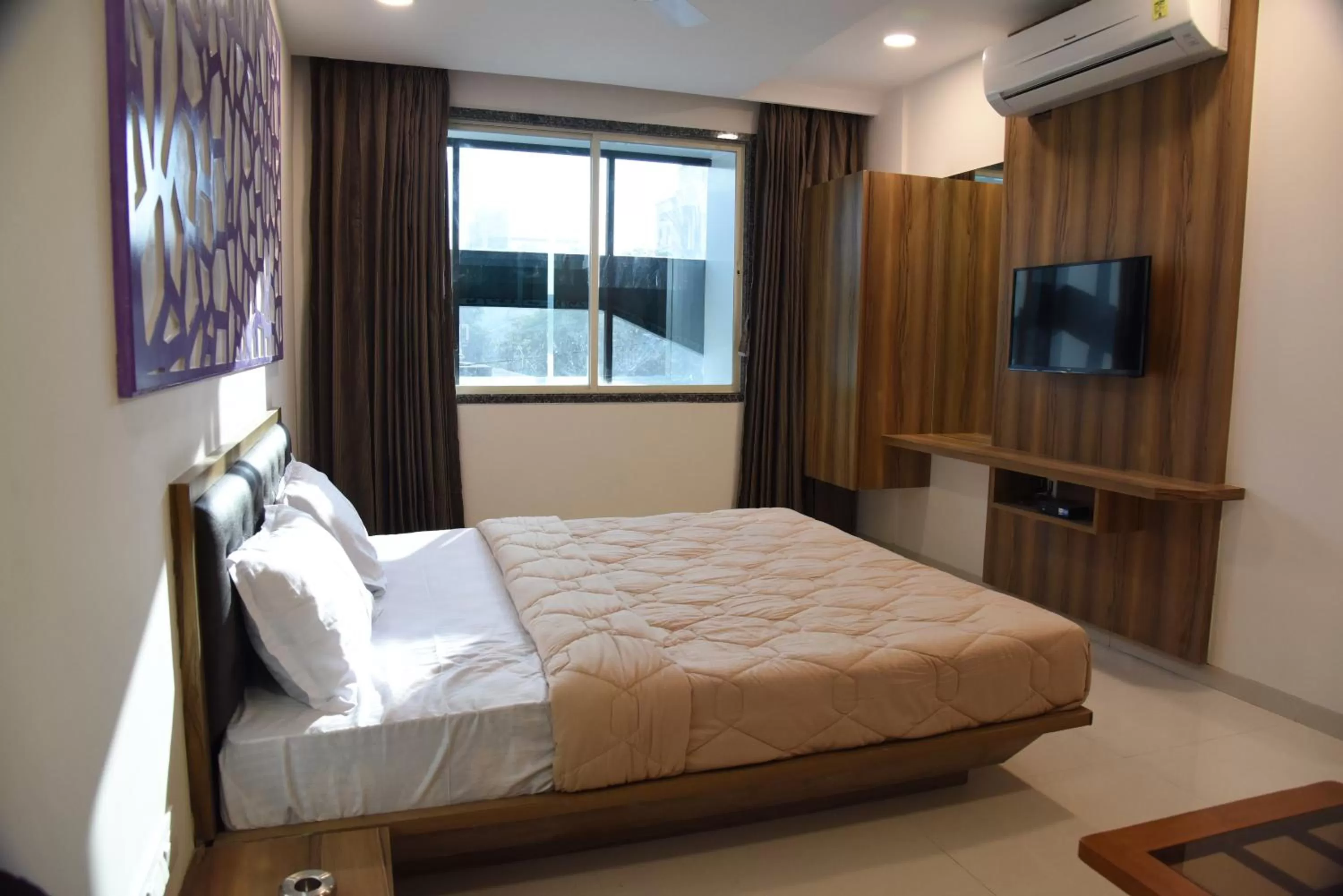 TV and multimedia, Bed in The Pacific Hotel