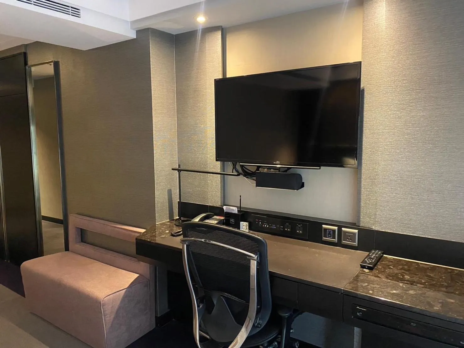 TV and multimedia in The Tango Hotel Taipei FuHsing