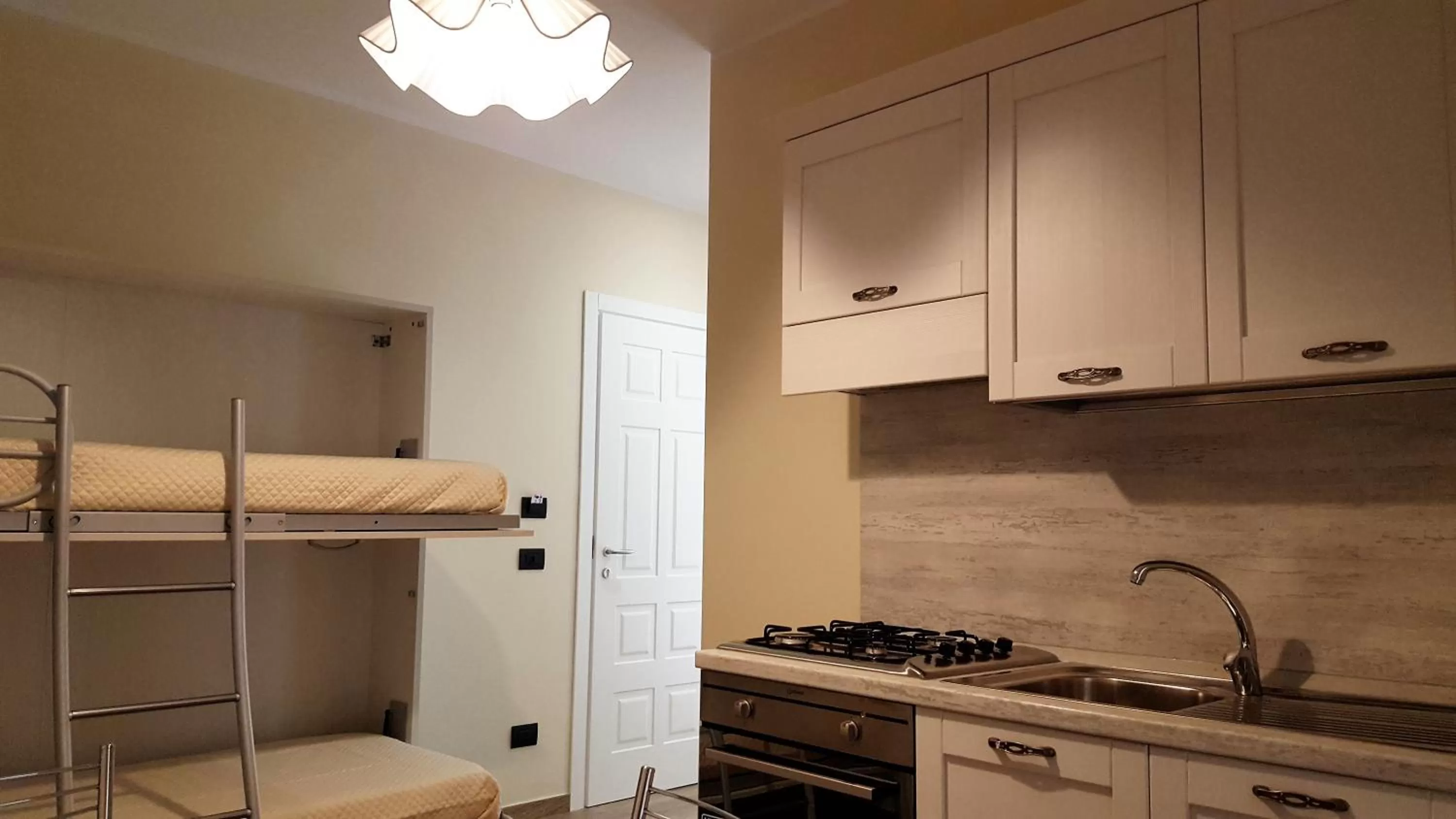 Kitchen or kitchenette in Bed and Breakfast Sun Wine