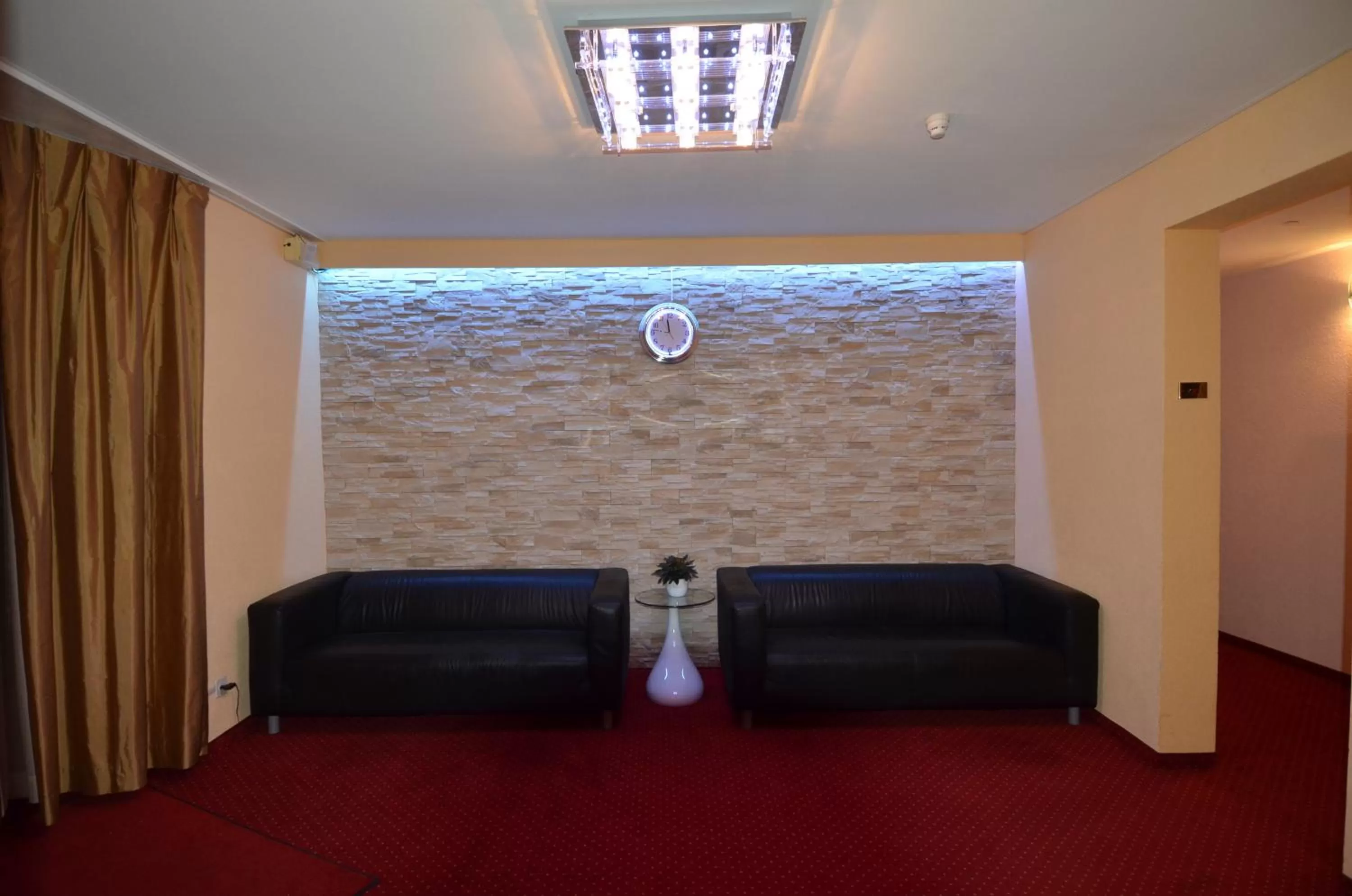 Communal lounge/ TV room in Beausite