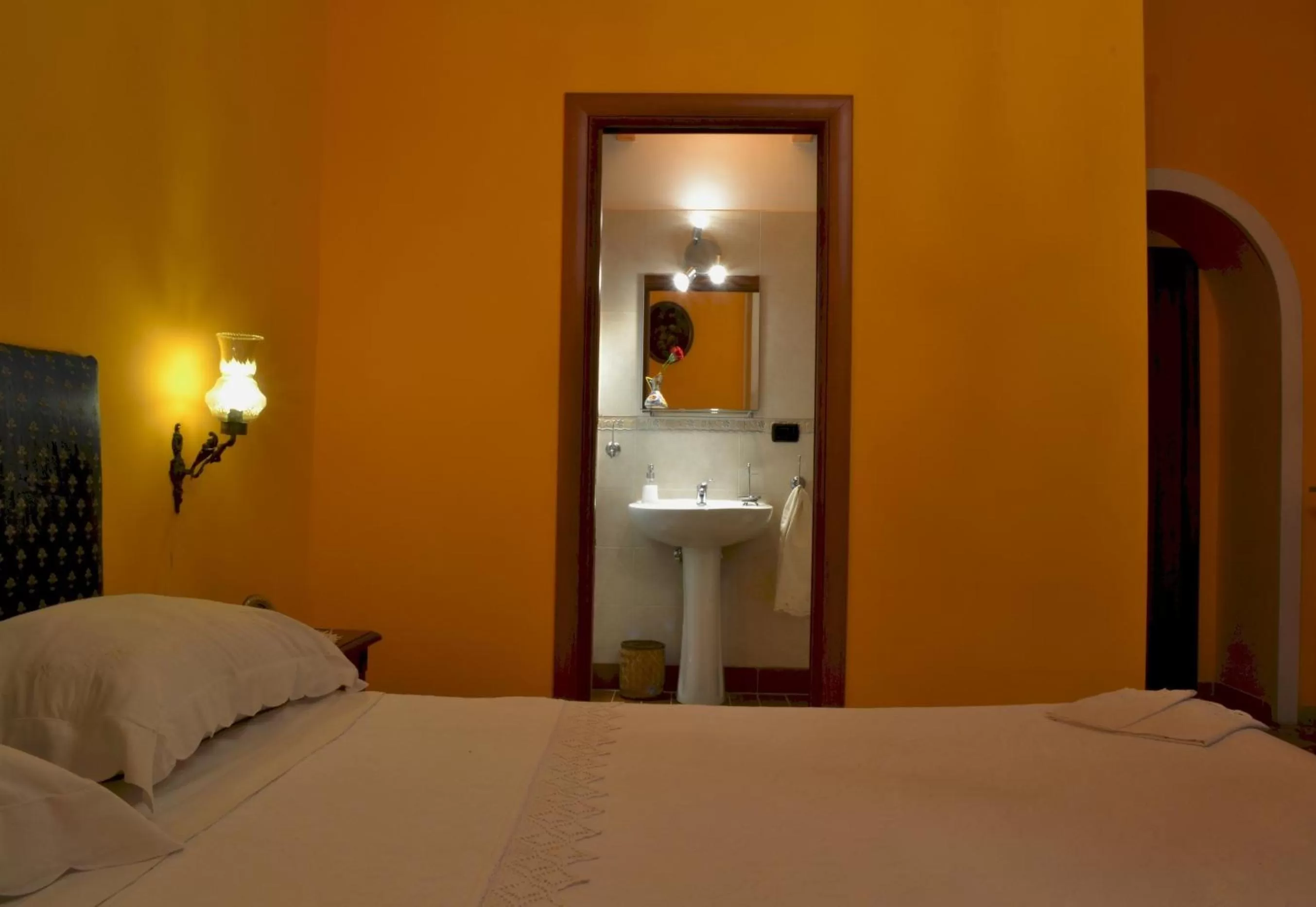 Bathroom, Bed in A Casa di Mamma