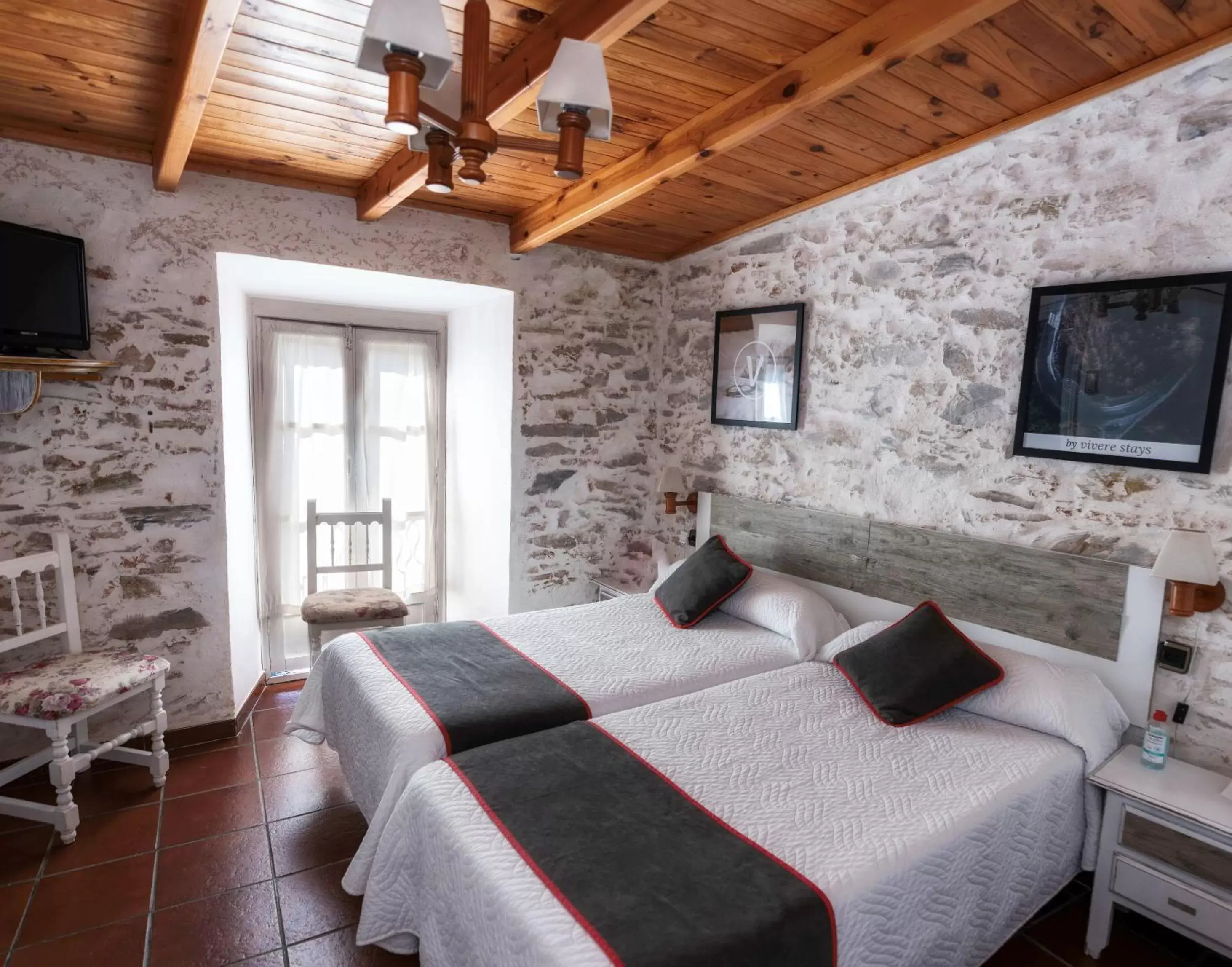 Twin Room in Hotel Las Palmeras by Vivere Stays Twin Room in Hotel Las Palmeras by Vivere Stays