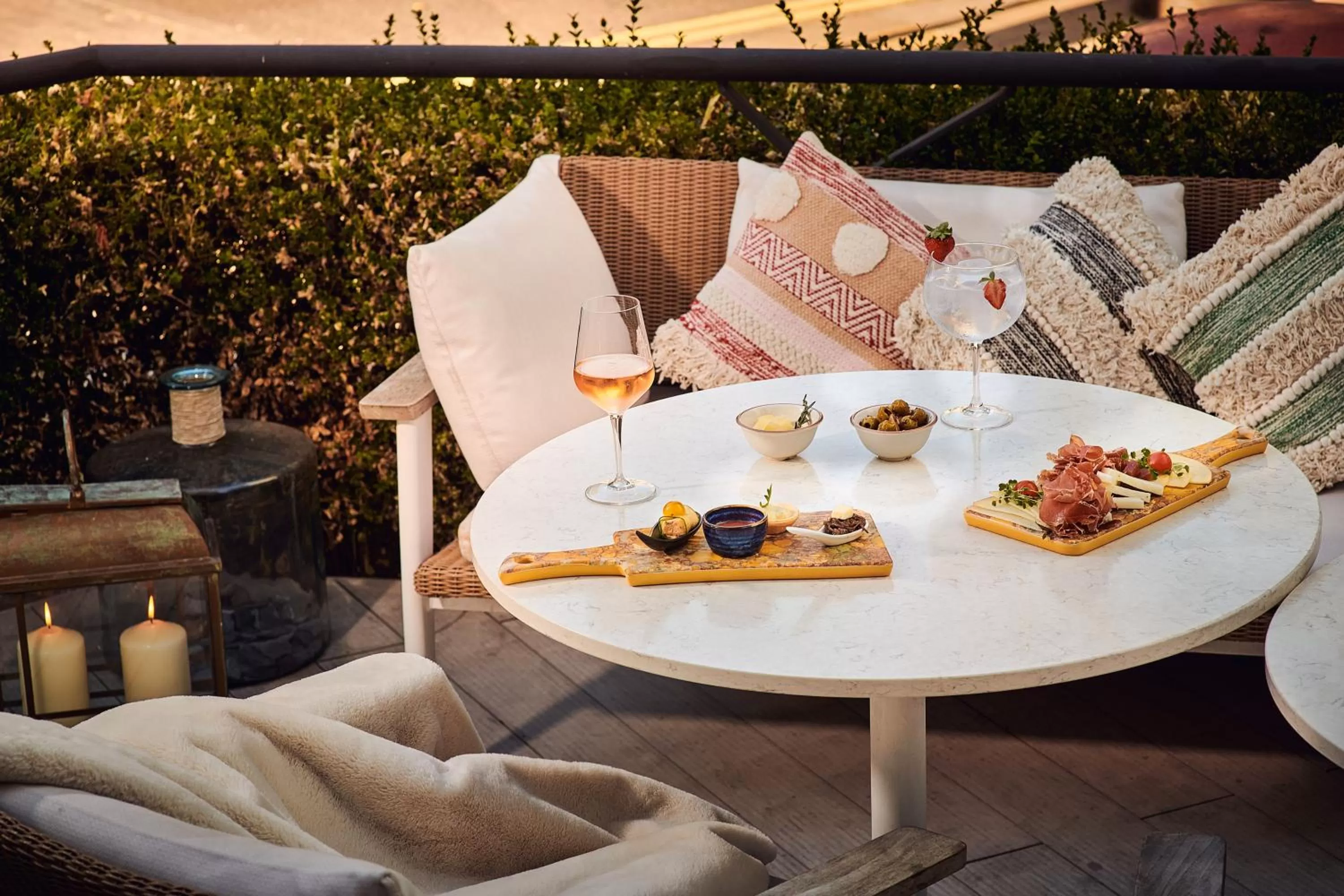 Lounge or bar in Melia White House Hotel