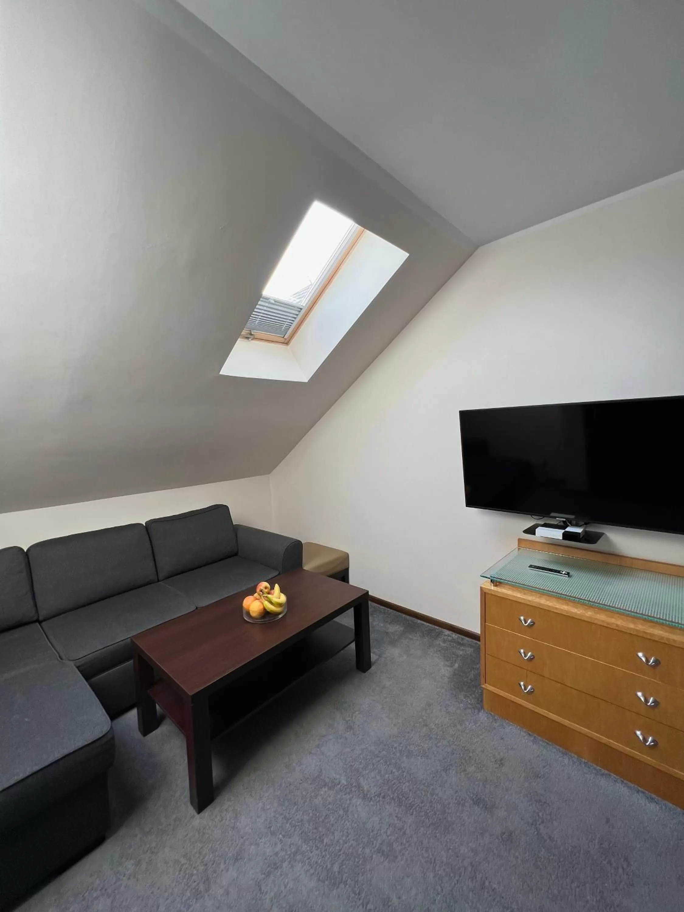 TV and multimedia, TV/Entertainment Center in W Porcie