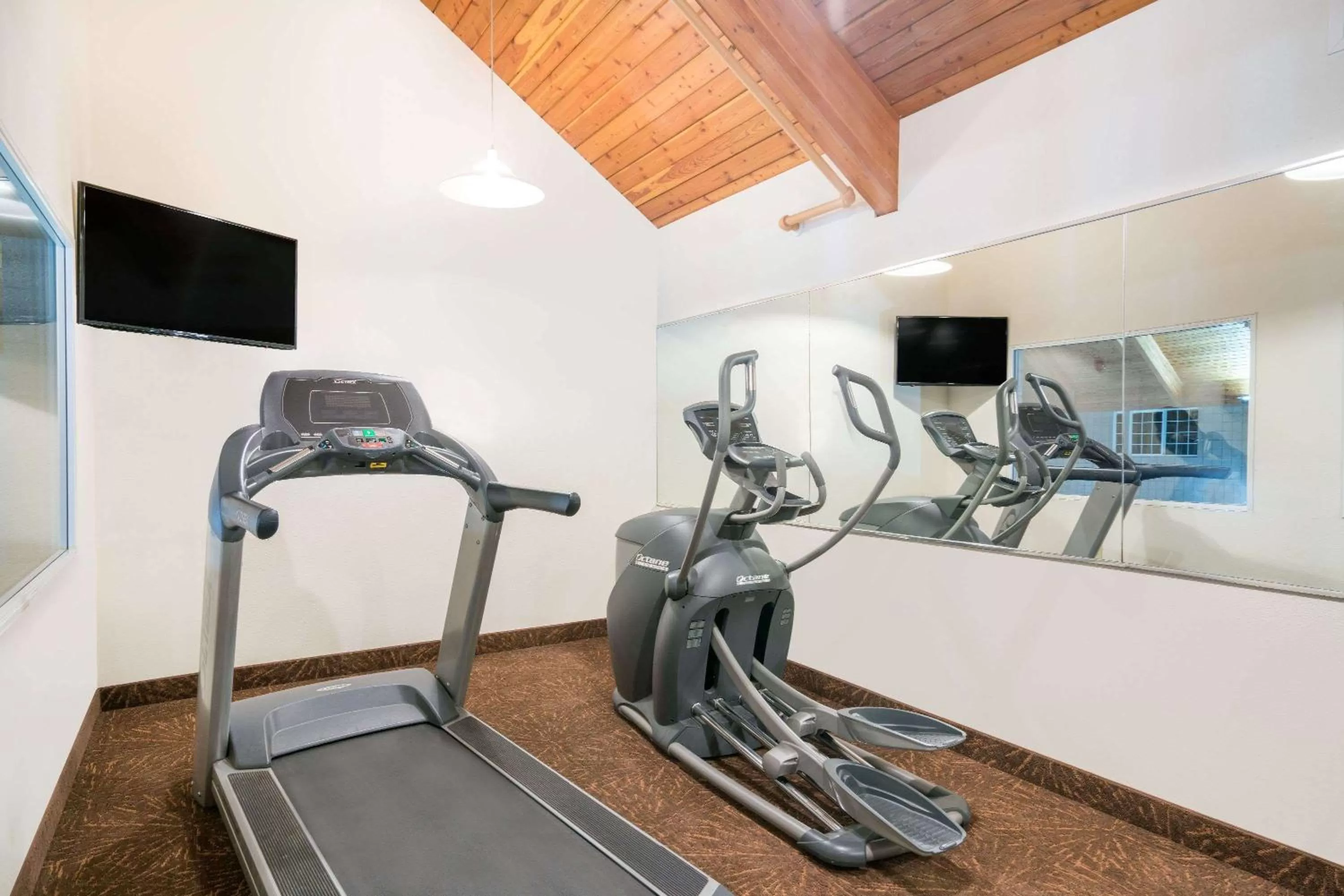 Fitness centre/facilities in Baymont by Wyndham Baxter/Brainerd Area