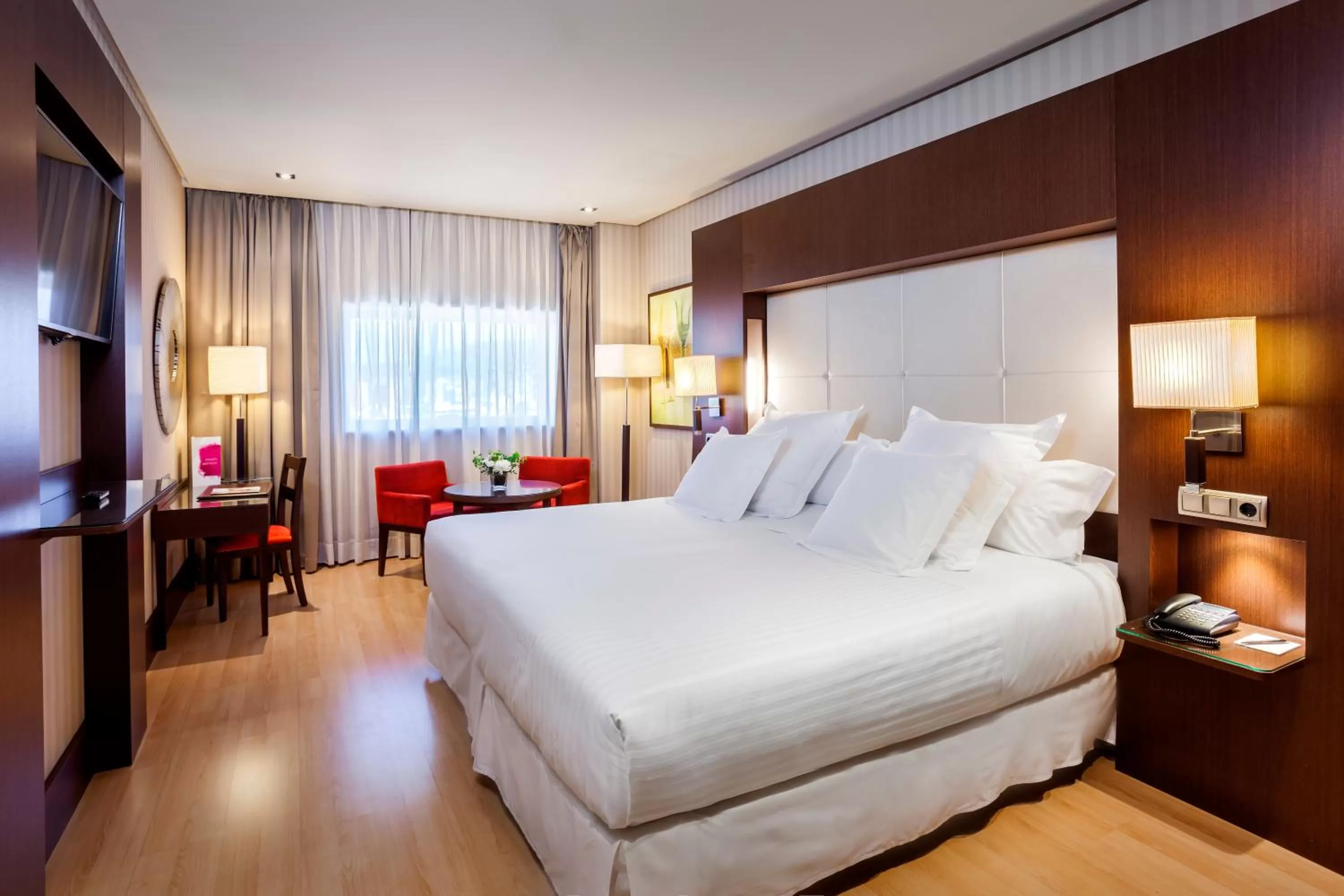 Photo of the whole room, Bed in Barceló Granada Congress