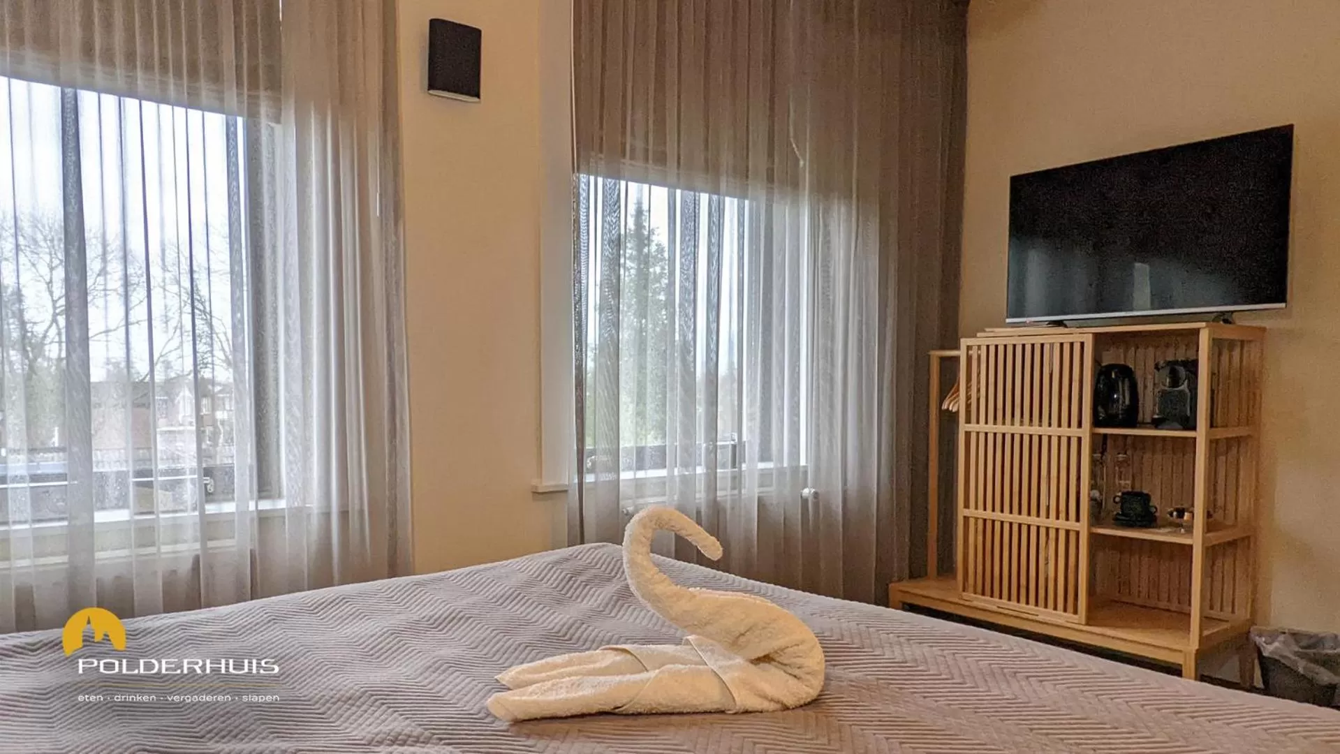 Bed in Polderhuis Bed & Breakfast