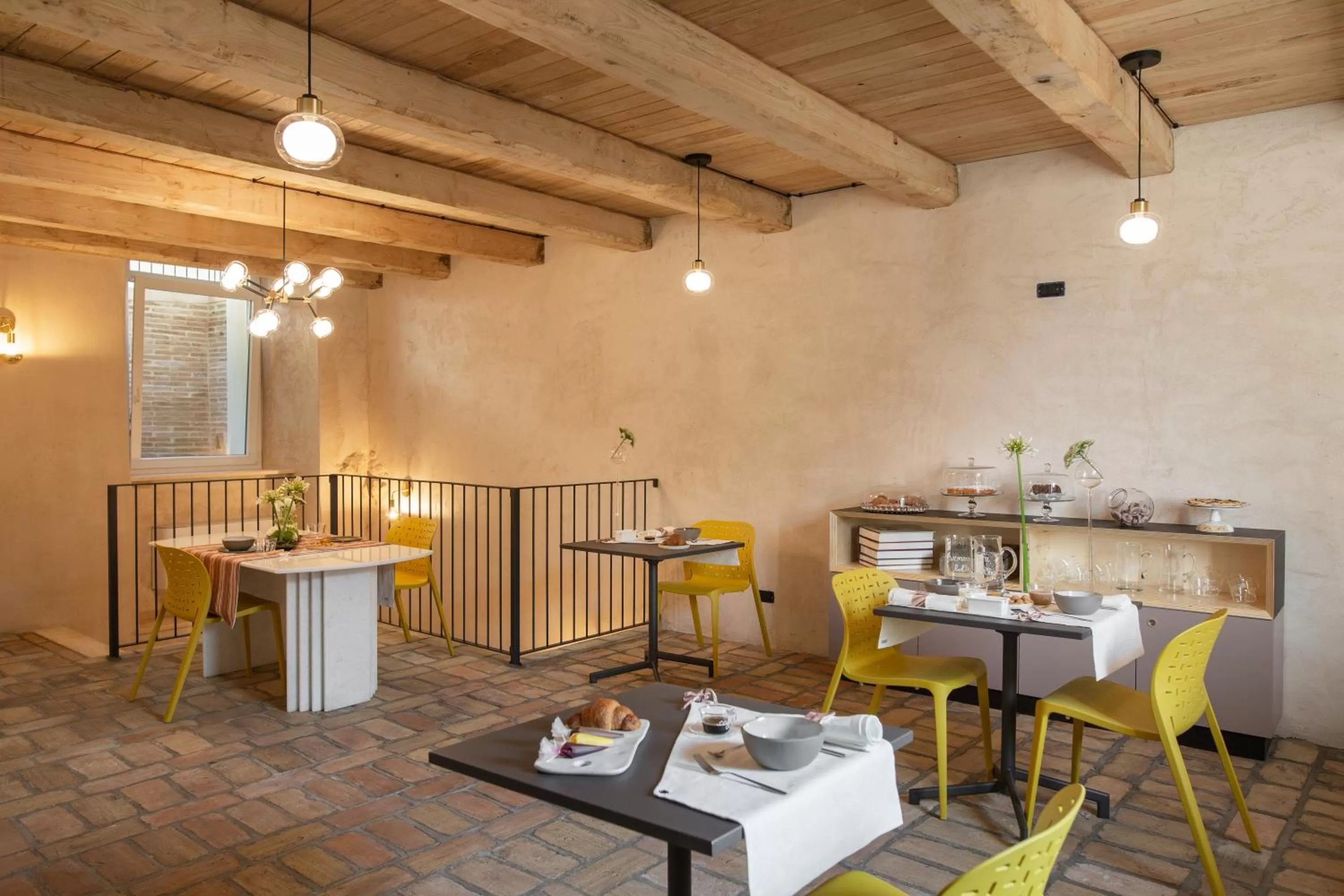 Breakfast in OGNISSANTI GuestHouse & Suites