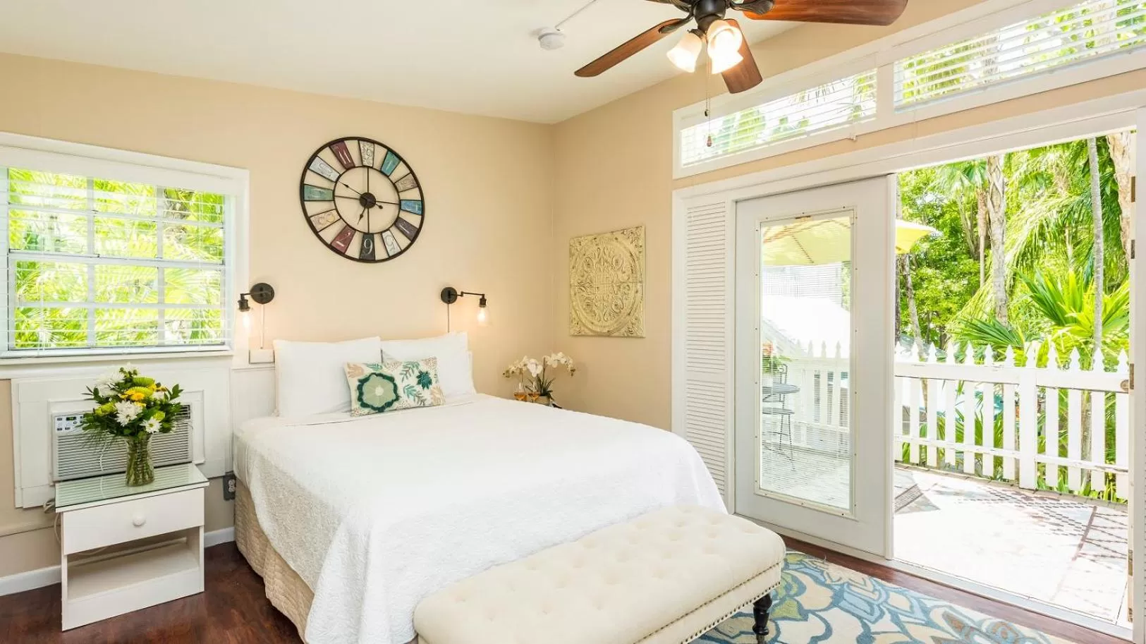 Bedroom, Bed in Old Town Manor