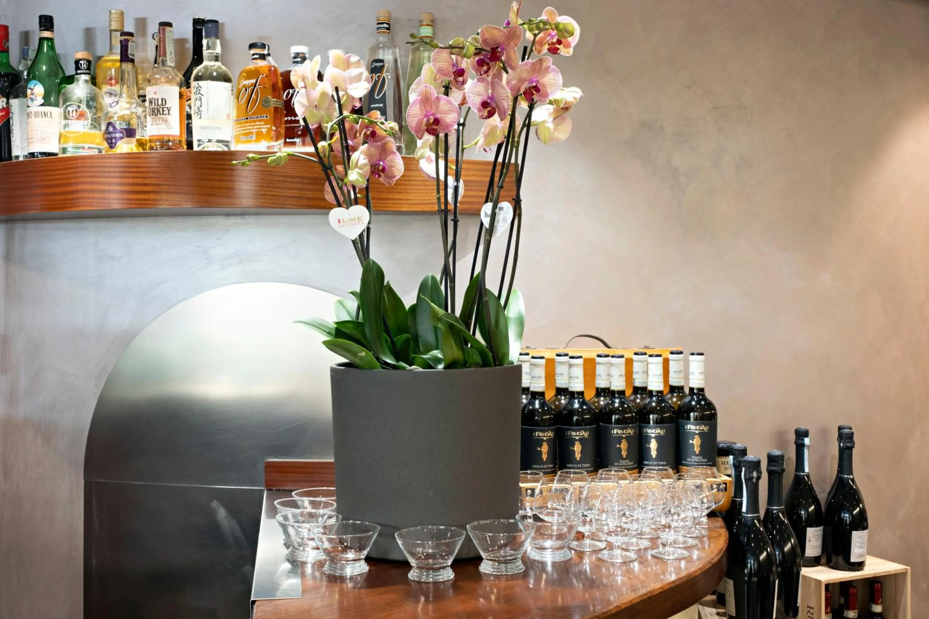 Restaurant/places to eat in Hotel Mirage