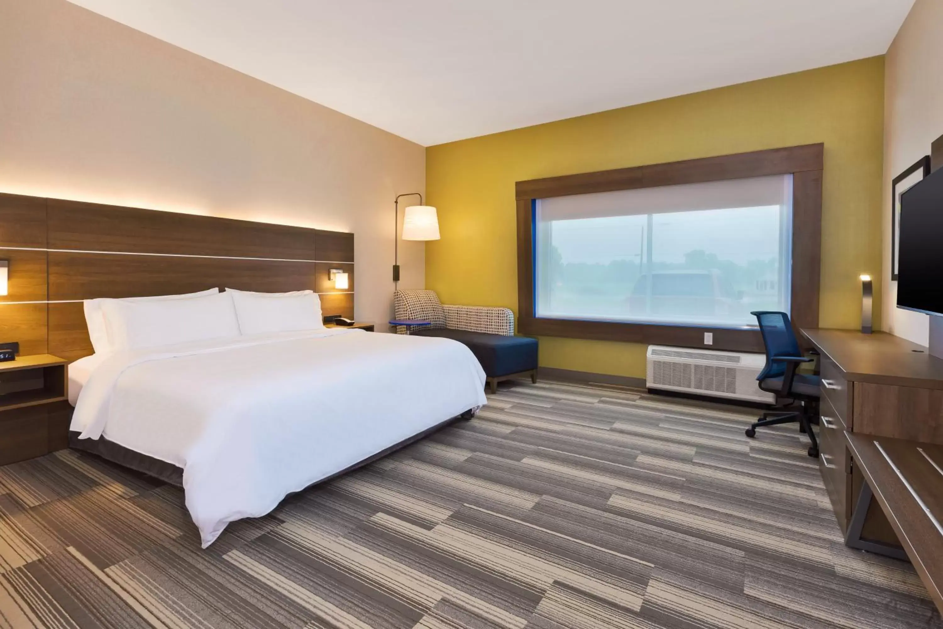 Standard King Room in Holiday Inn Express & Suites - Milan - Sandusky Area by IHG Standard King Room in Holiday Inn Express & Suites - Milan - Sandusky Area by IHG