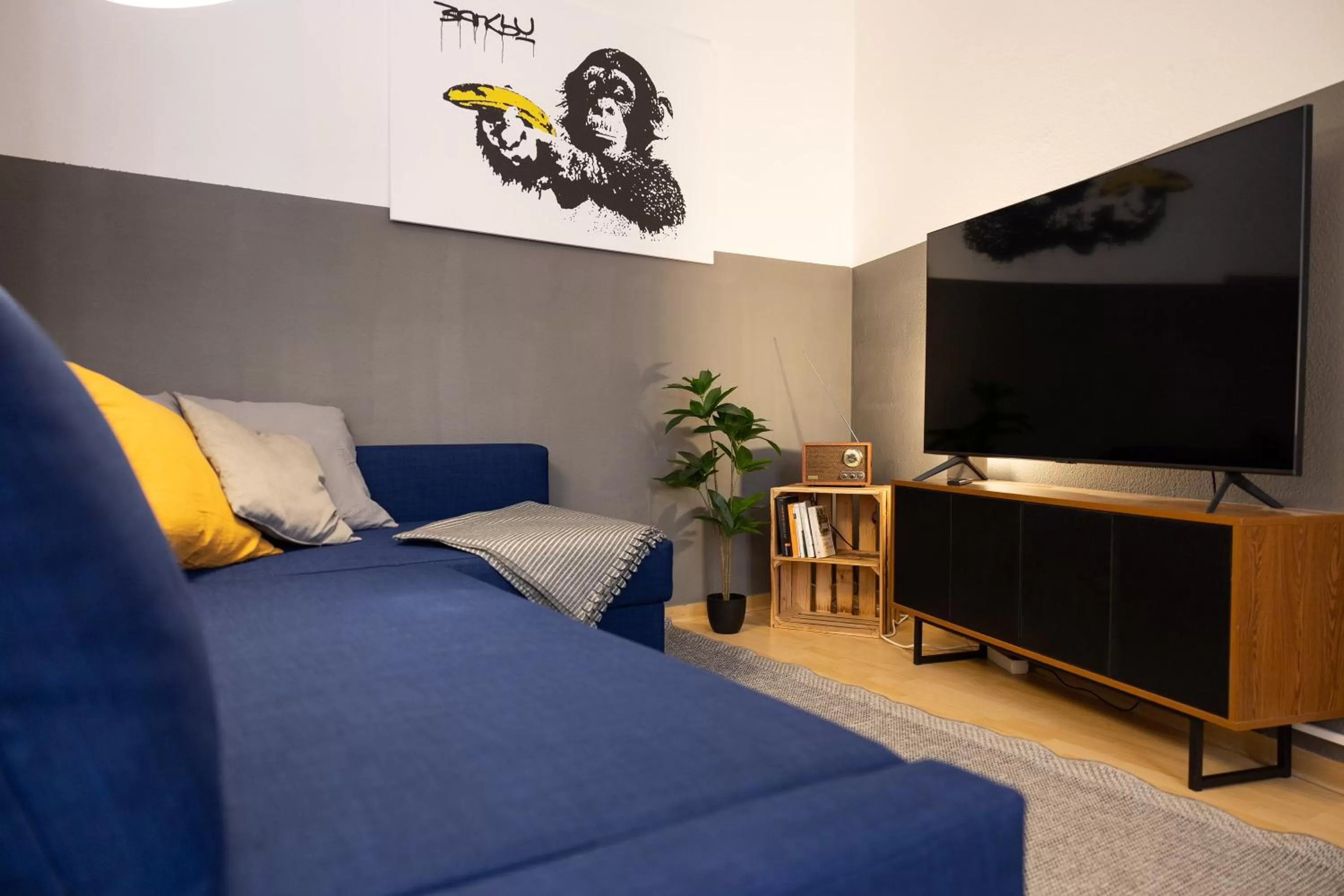 Living room, TV/Entertainment Center in Ko-Living Space an der Oper - Street Art Design Apartments