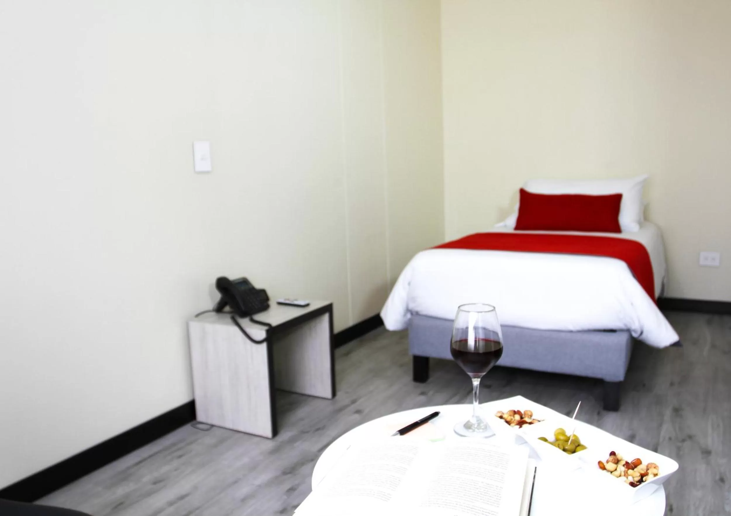 Bedroom, Bed in Hotel WLH Silver Bogota - White Lighthouse