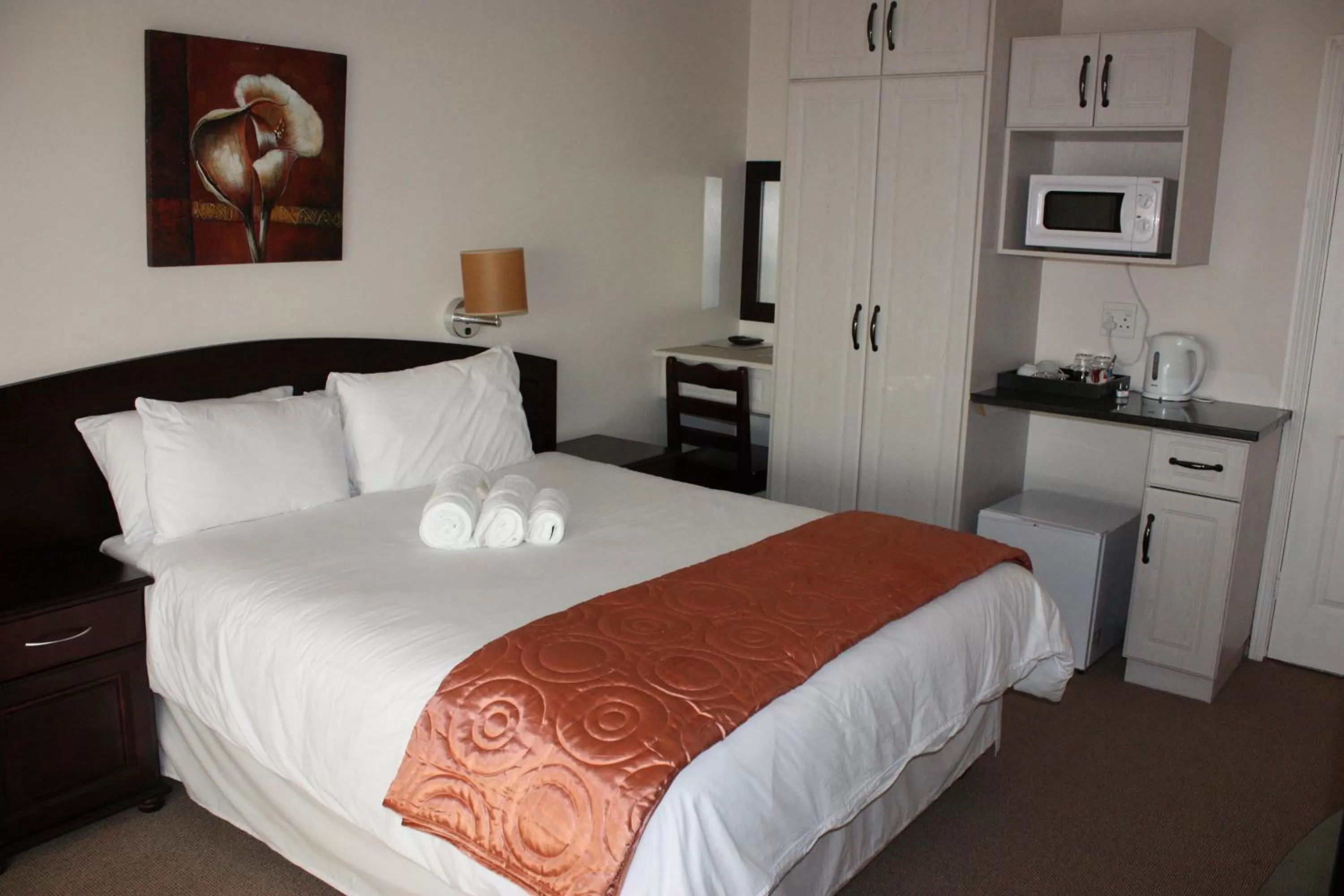 Photo of the whole room, Bed in Addis Bed and Breakfast