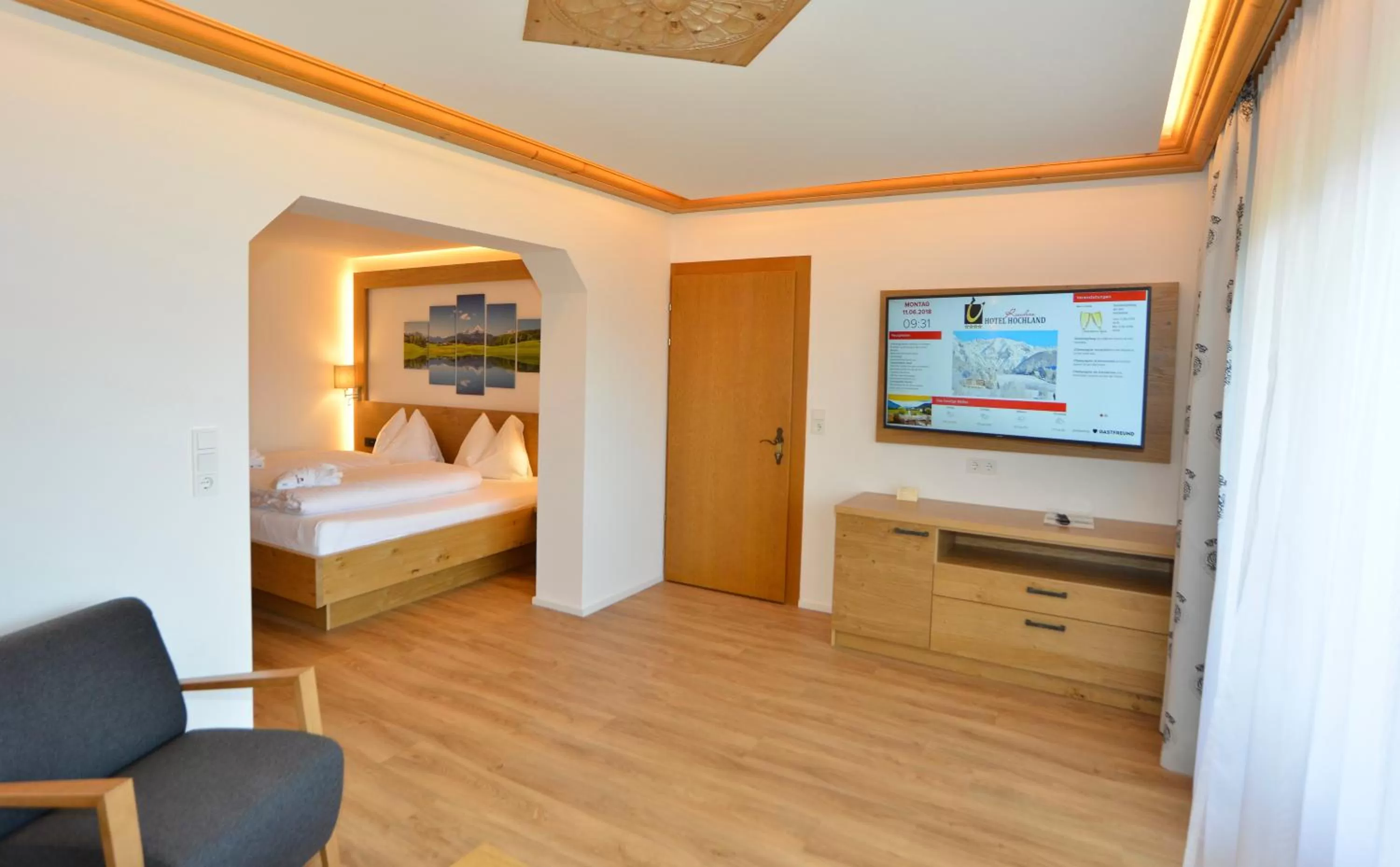 Photo of the whole room, TV/Entertainment Center in Hotel Residenz Hochland