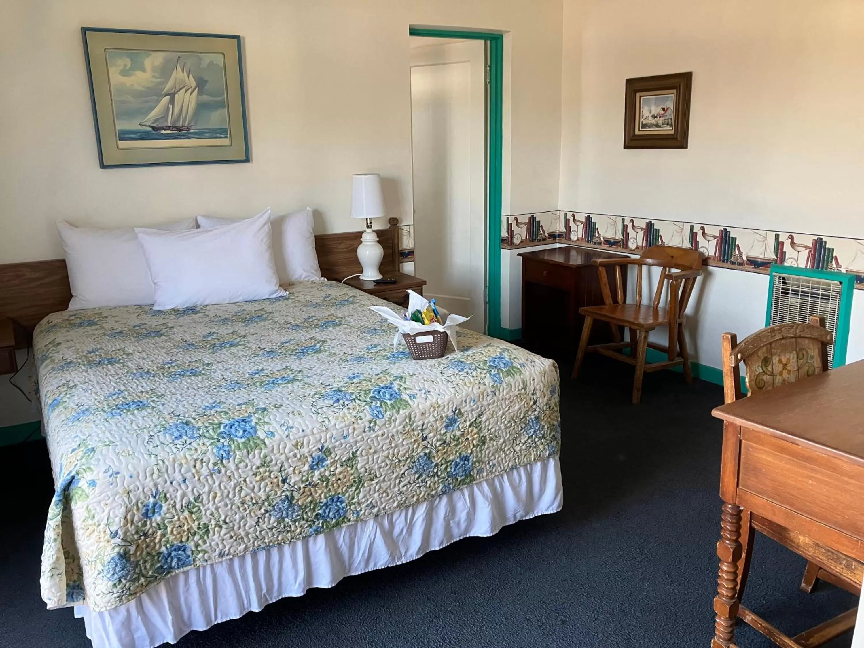 Bed in Lighthouse Inn