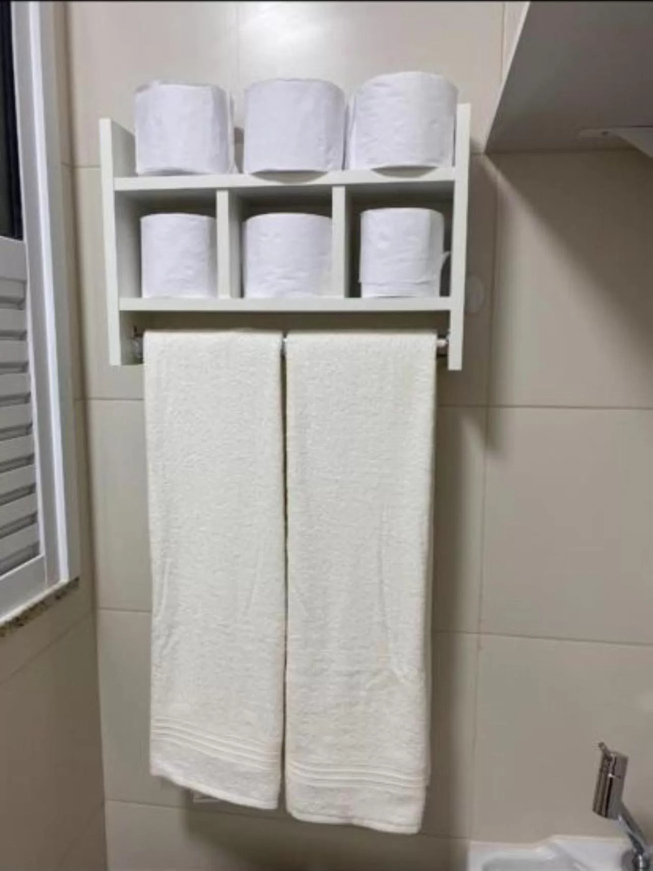 Bathroom in Apartamento no Golden Lake - pé na areia, agua de côco e cervejinha