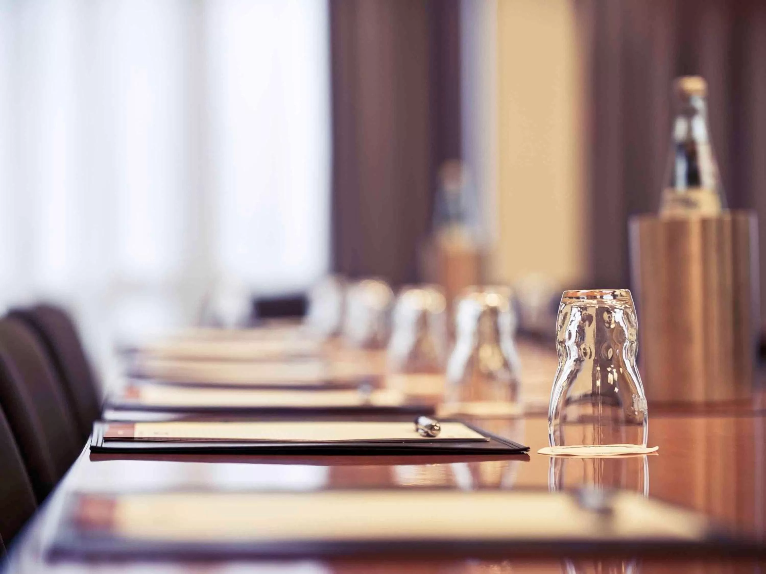 On site, Restaurant/Places to Eat in Mercure Düsseldorf Airport