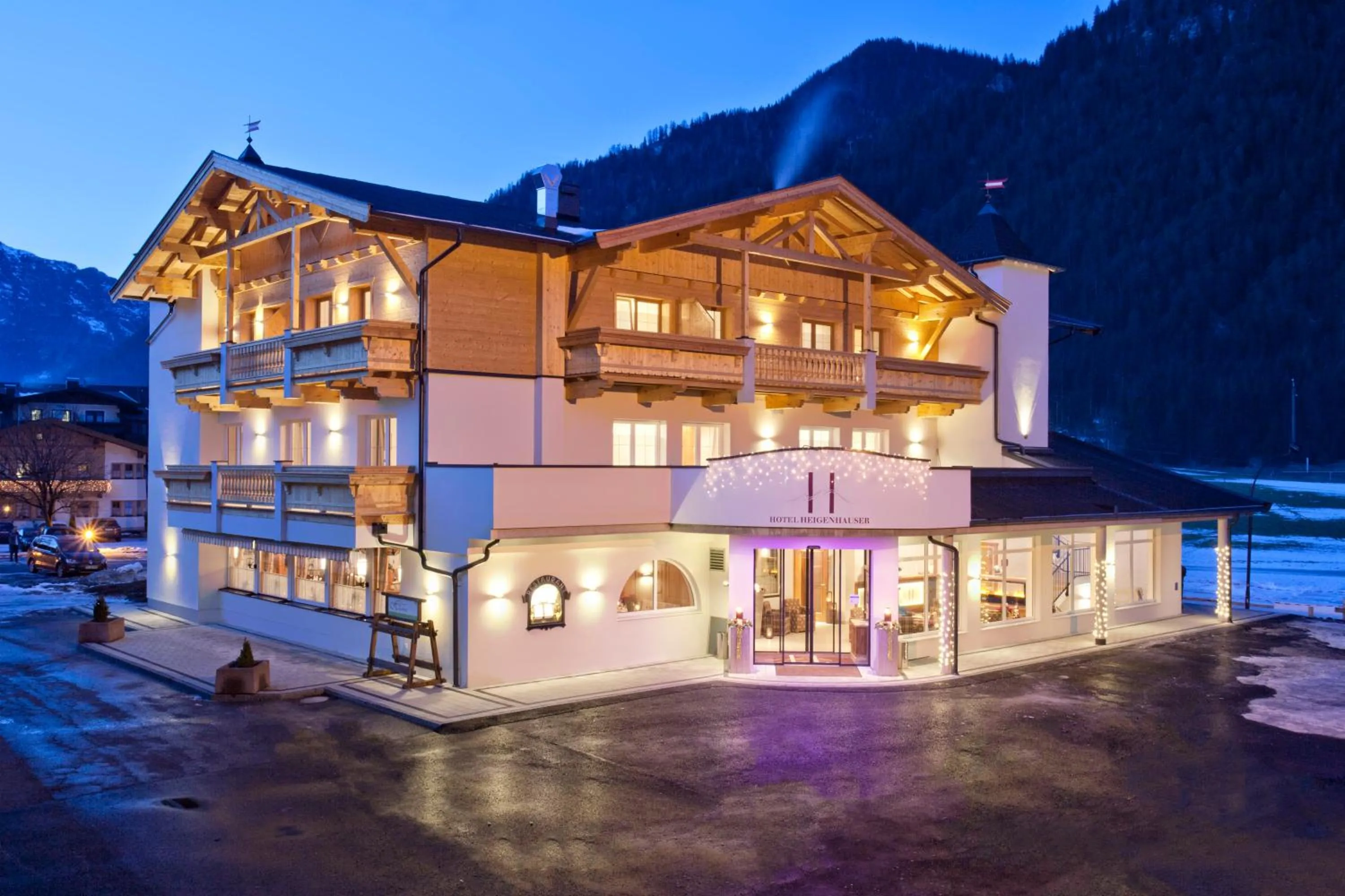 Facade/entrance in Hotel & Appartements Heigenhauser