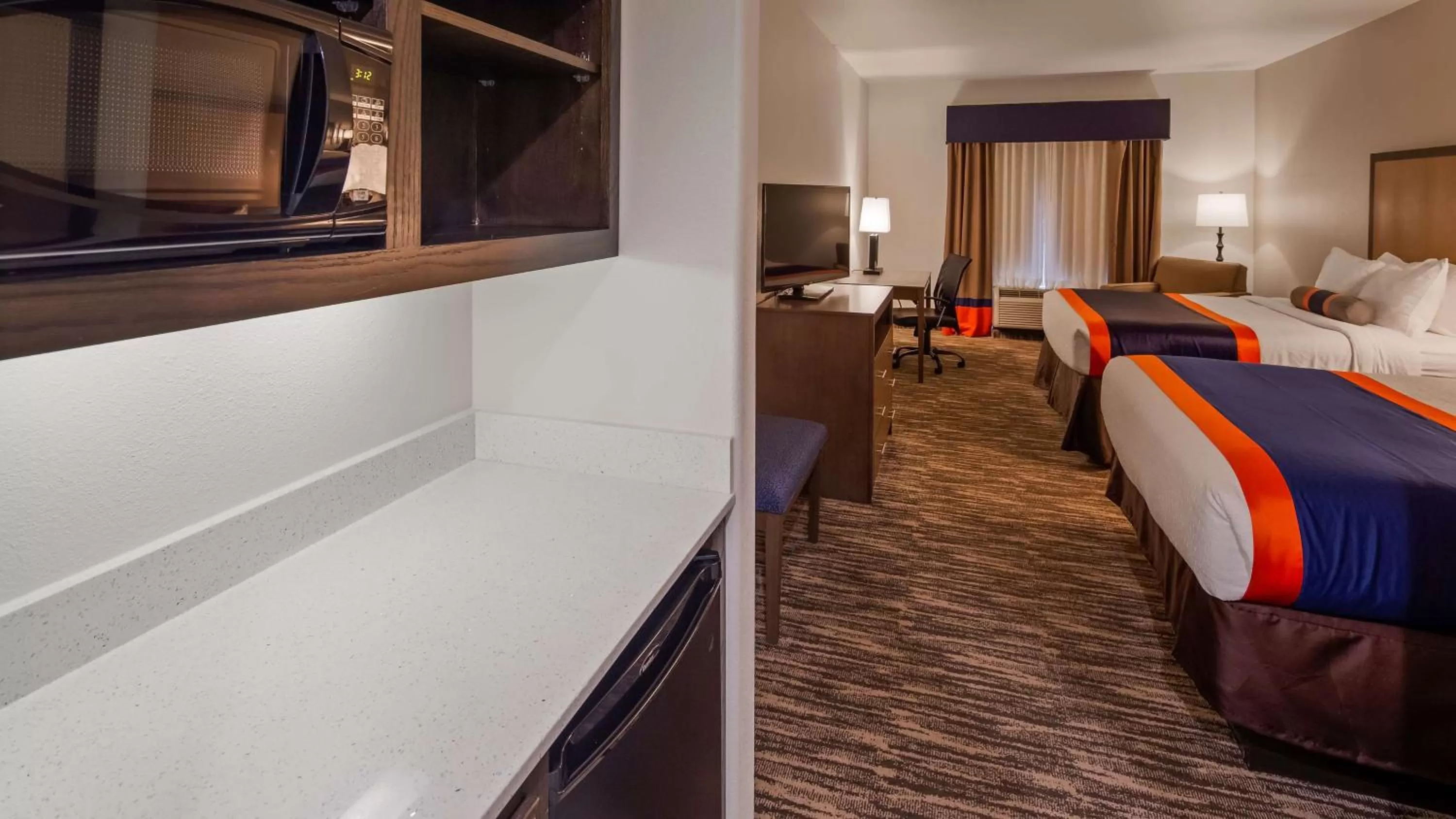 Photo of the whole room, Bed in Best Western Plus Ardmore Inn & Suites