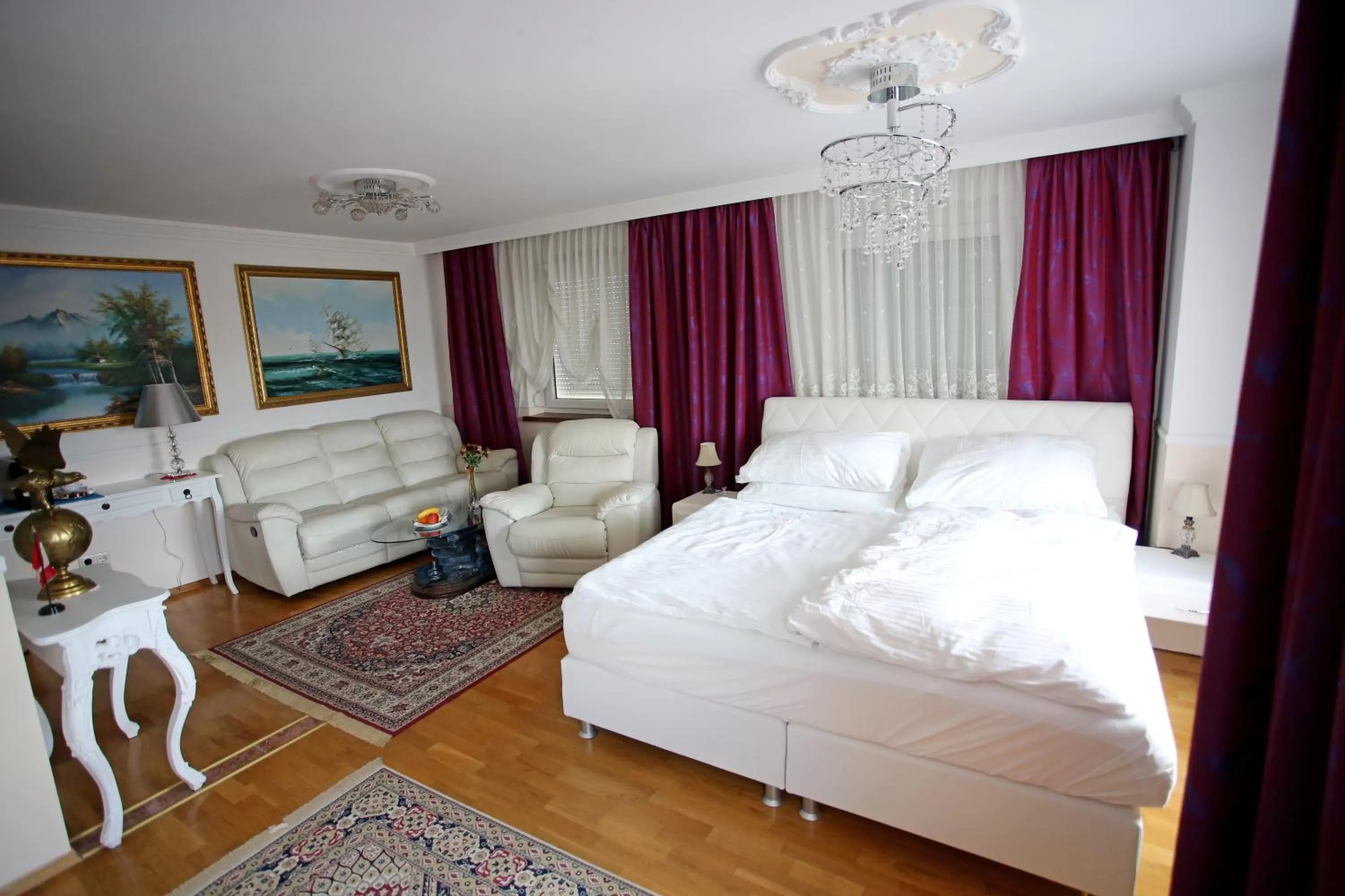 Photo of the whole room, Bed in Höckner Plaza Hotel