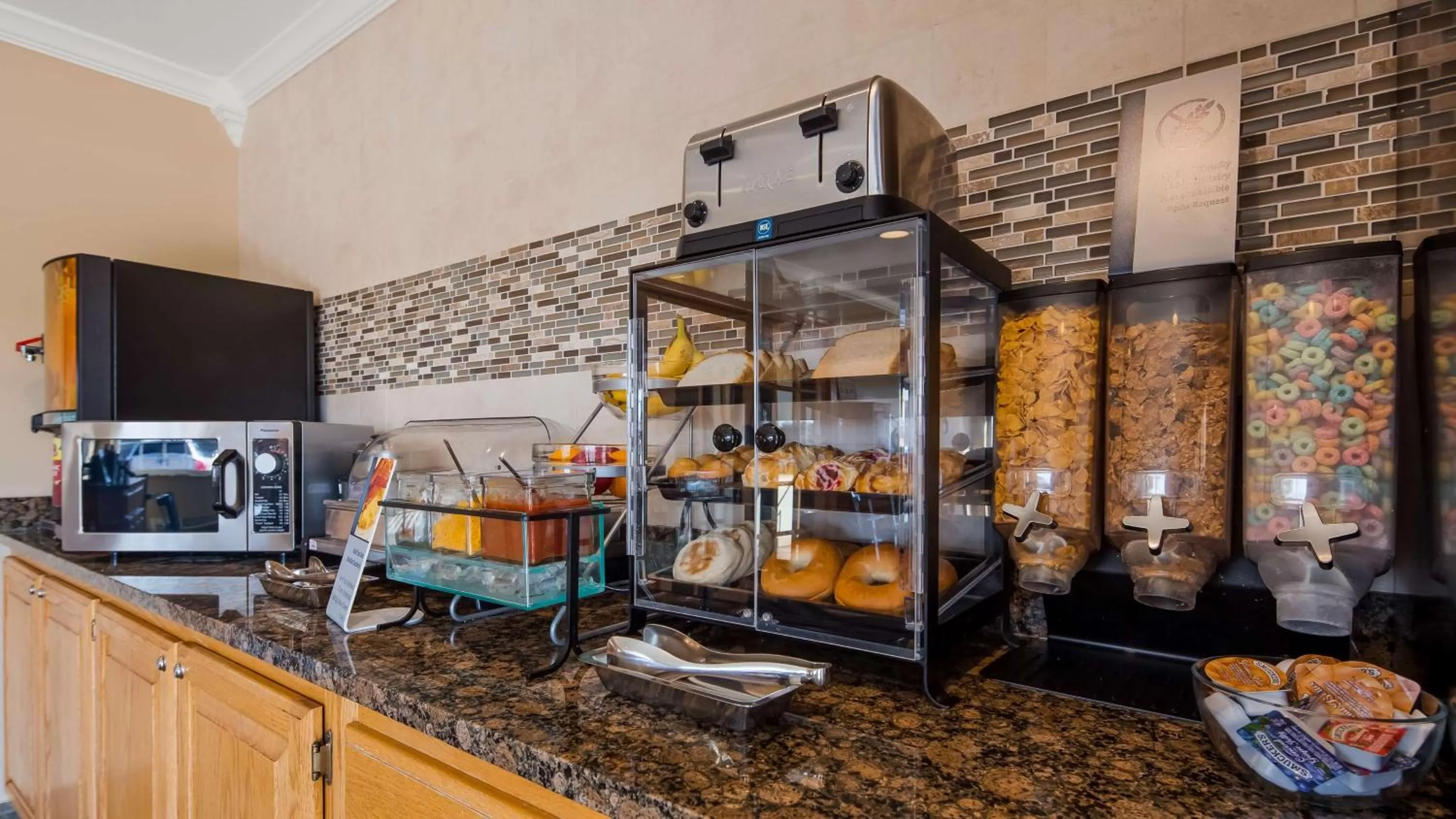 Restaurant/places to eat in Best Western Flora Inn