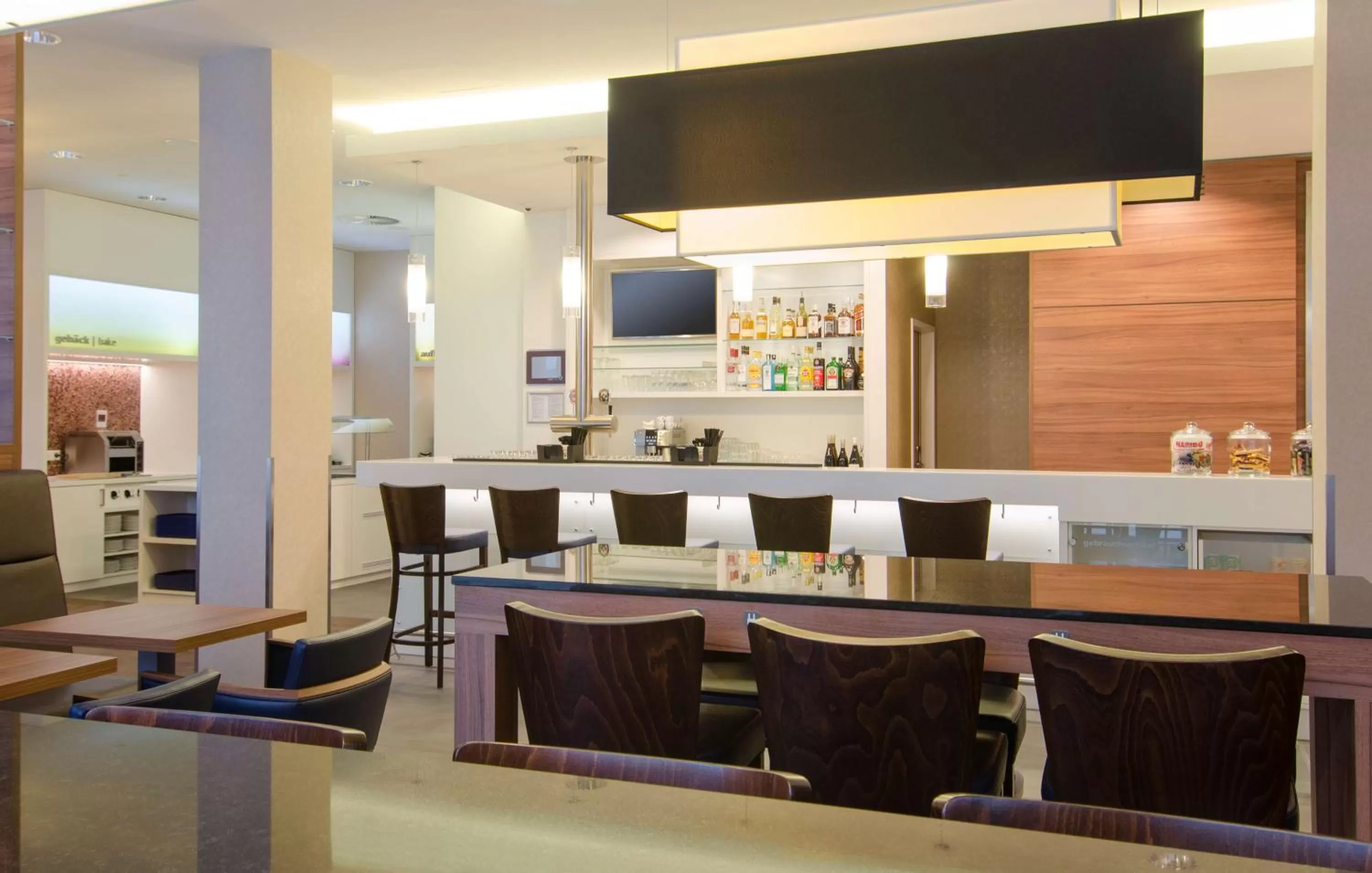 Lounge or bar in Hampton by Hilton Nürnberg City Center