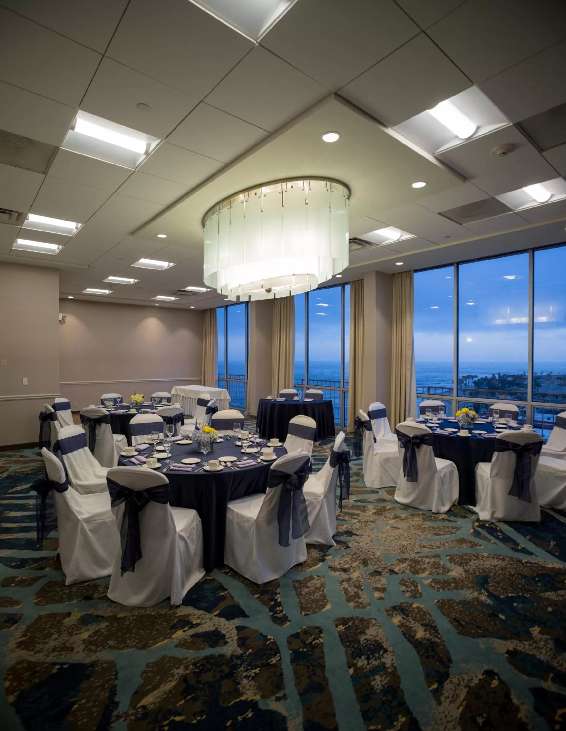 Banquet/Function facilities in Crowne Plaza Ventura Beach by IHG