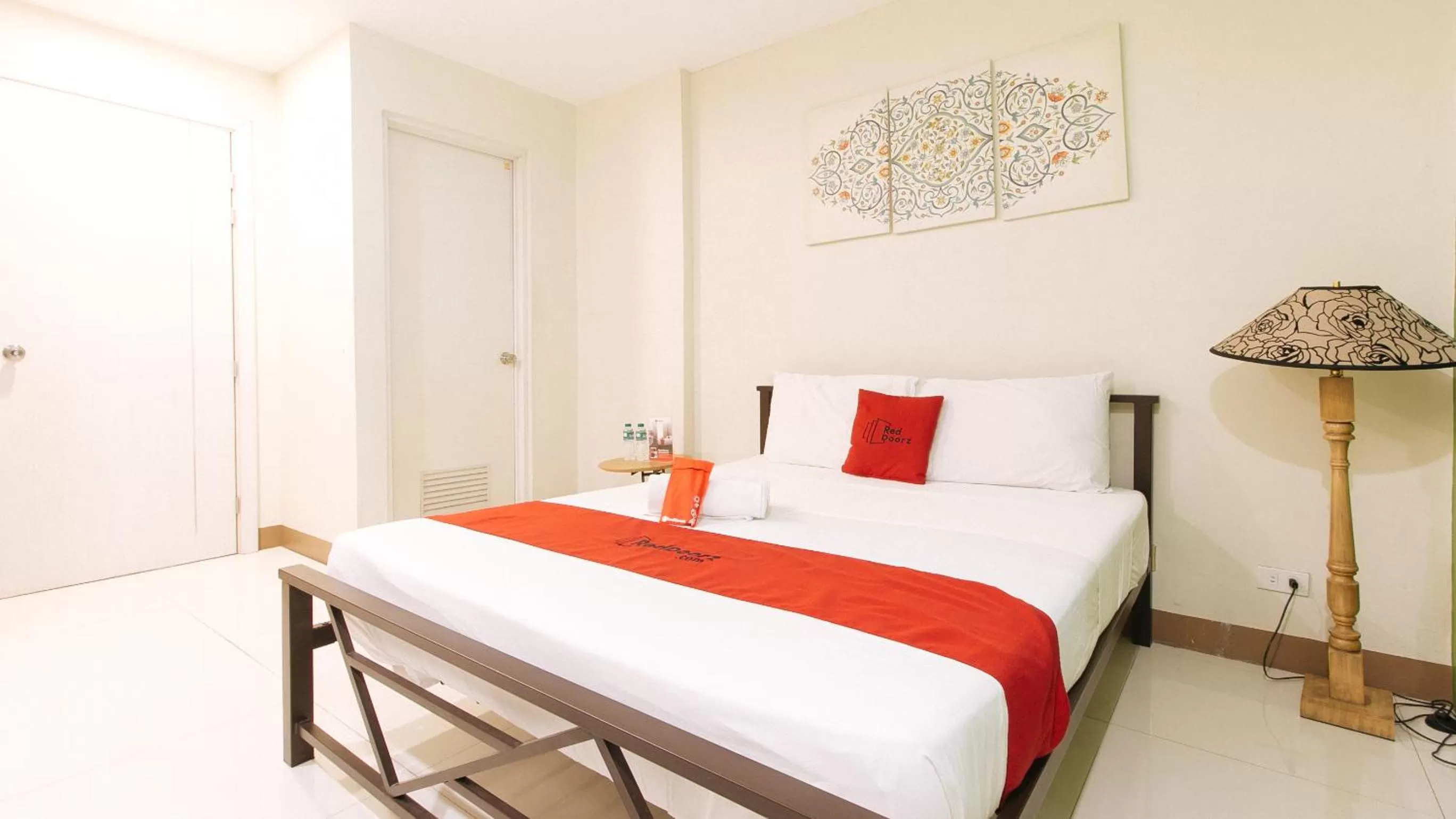 Photo of the whole room, Bed in RedDoorz Plus at Kamuning Quezon City