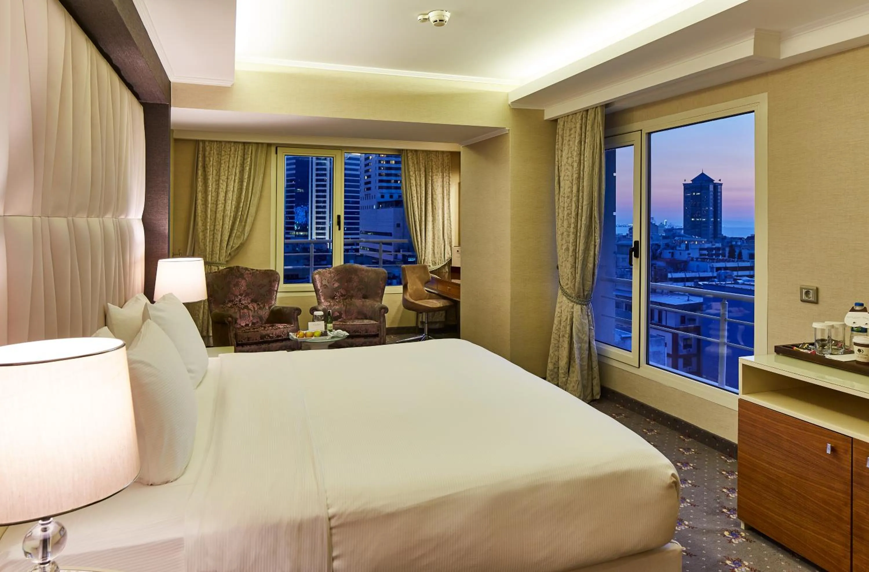 Bed in DoubleTree by Hilton Izmir - Alsancak