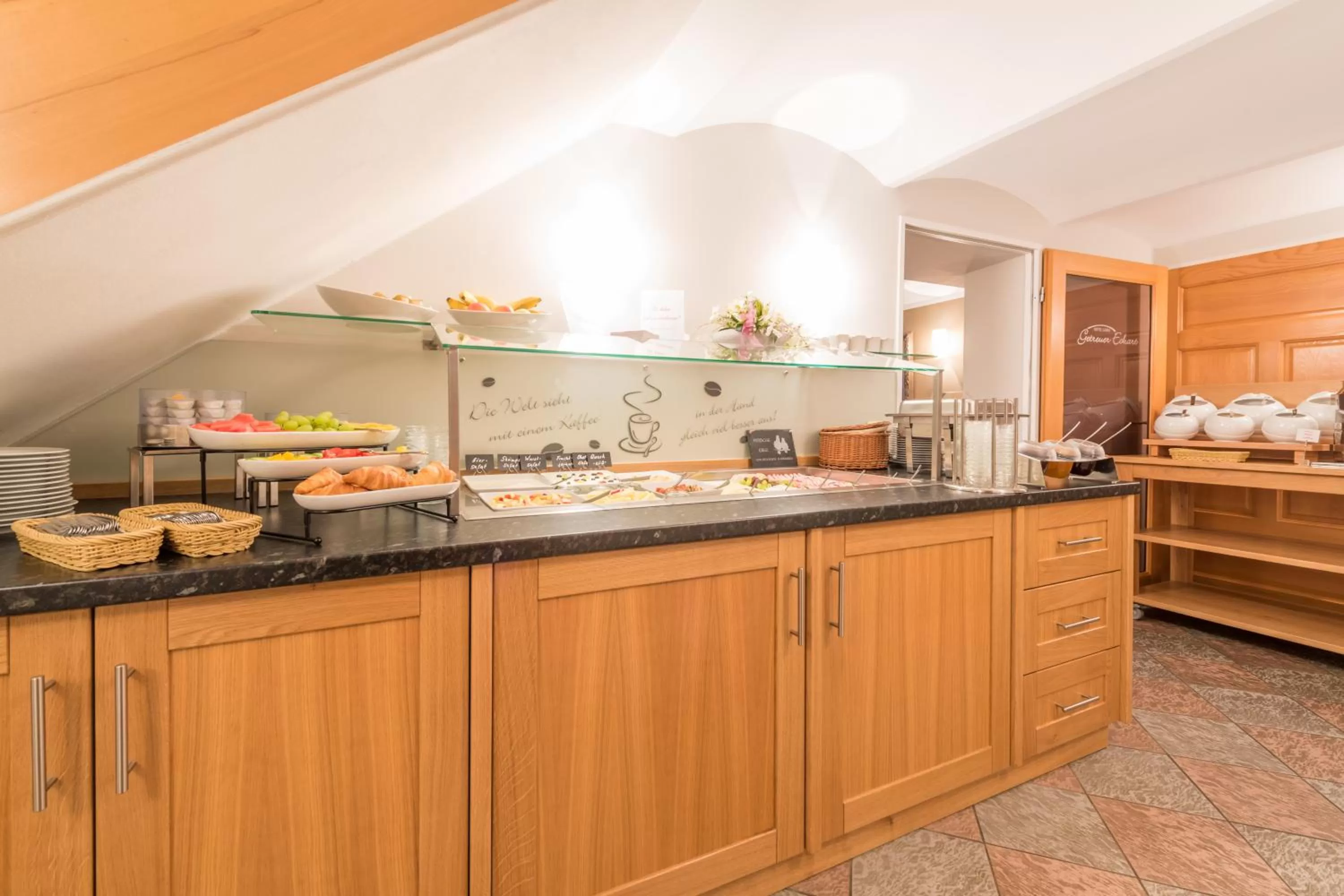 Buffet breakfast, Kitchen/Kitchenette in Hotel Garni Getreuer Eckart