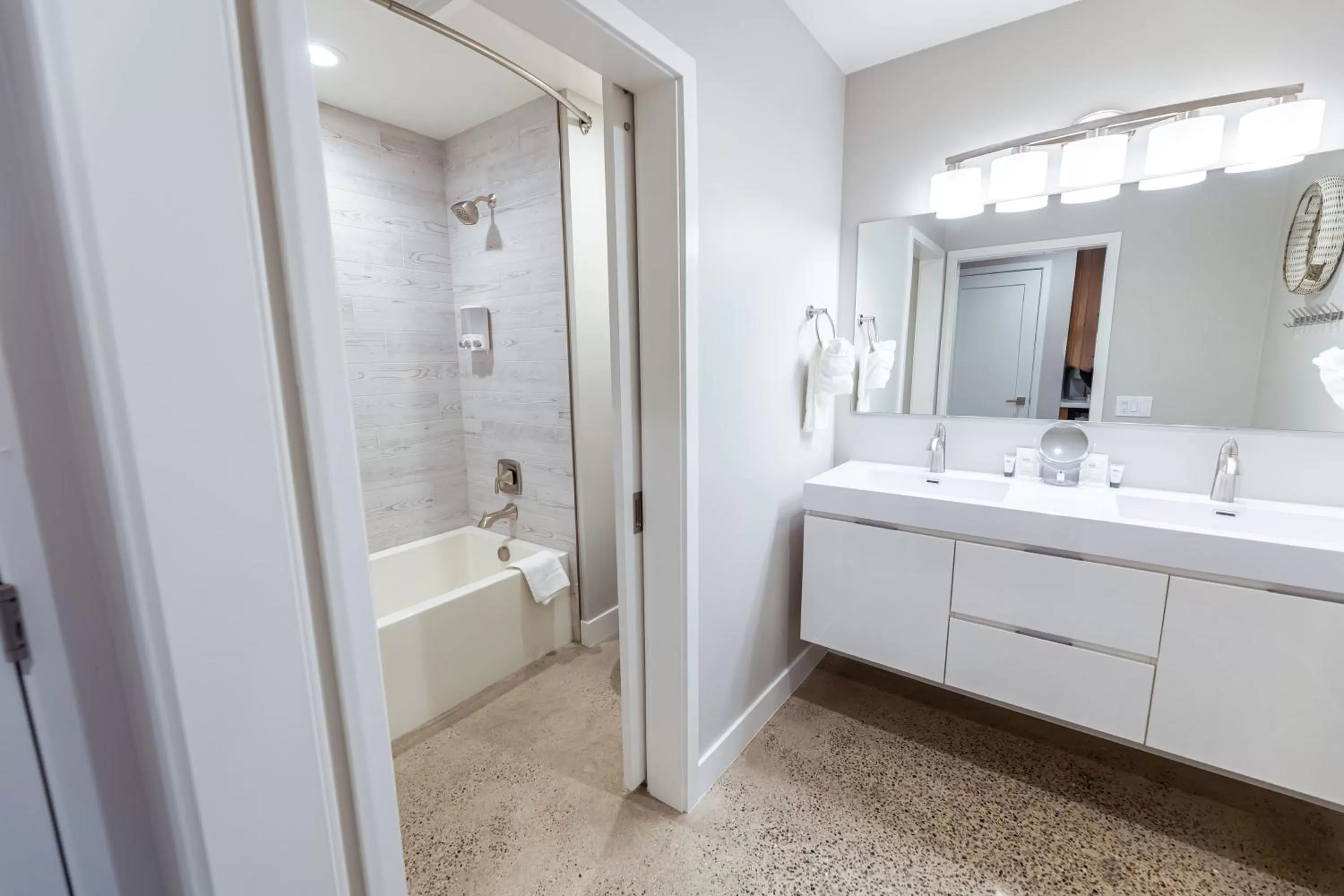 Baywood Inn Bed & Breakfast