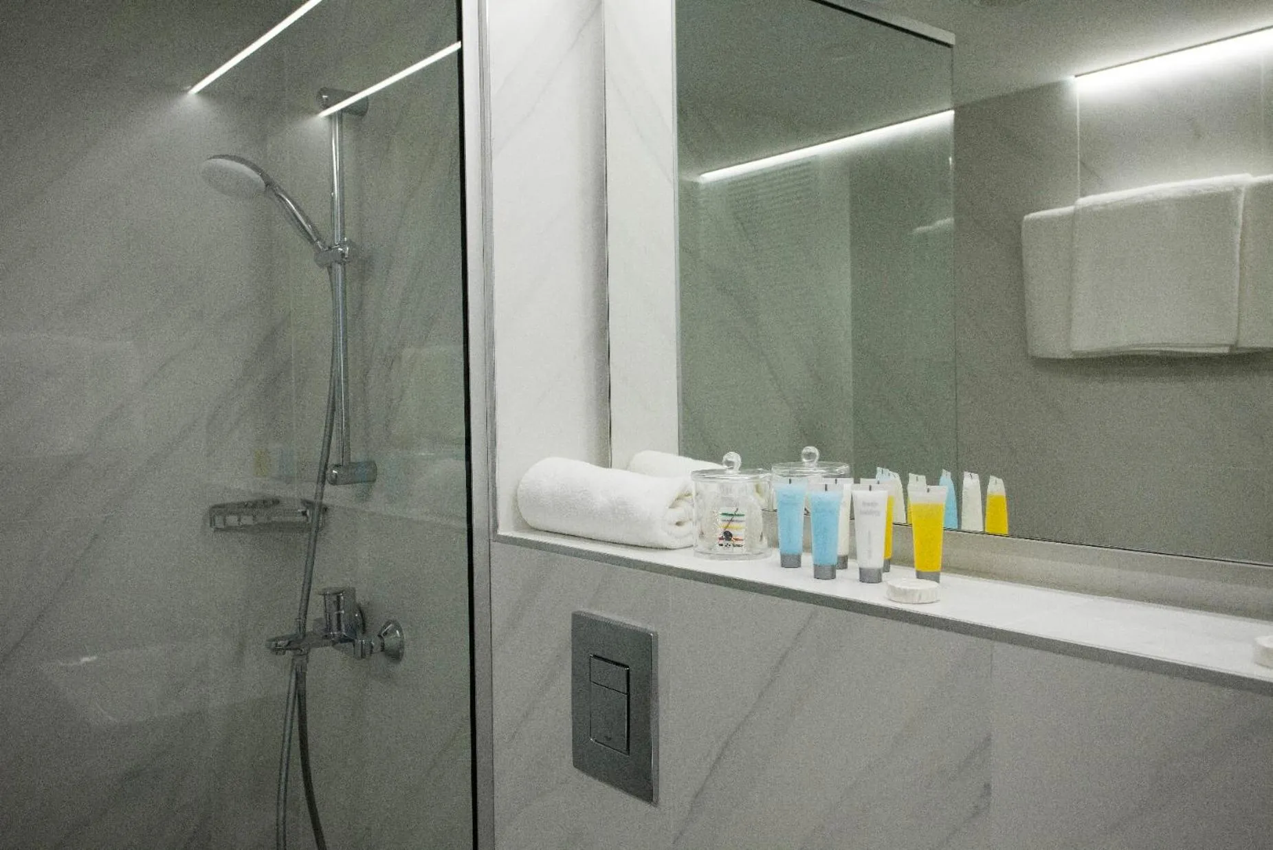 Bathroom in Pefkos City Hotel