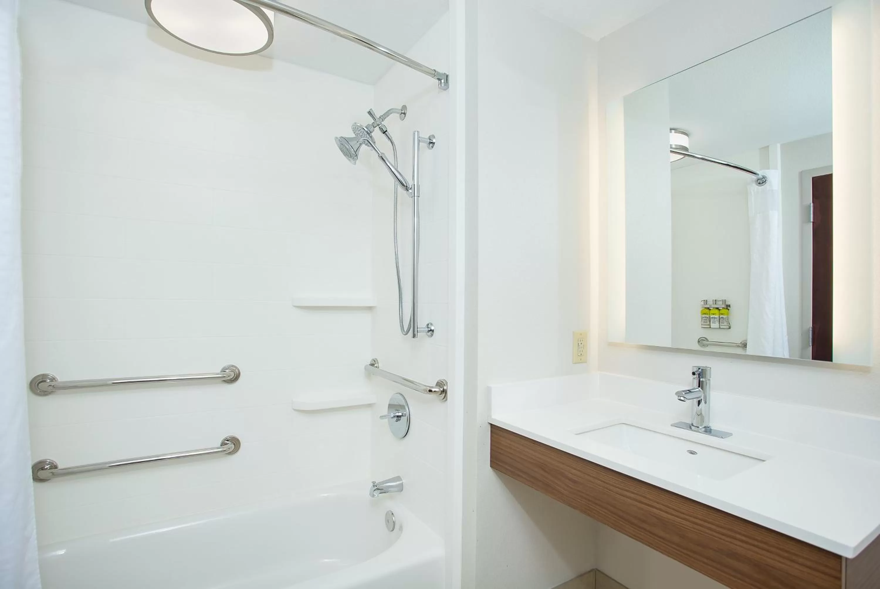Bathroom in Holiday Inn Express & Suites Lebanon-Nashville Area by IHG