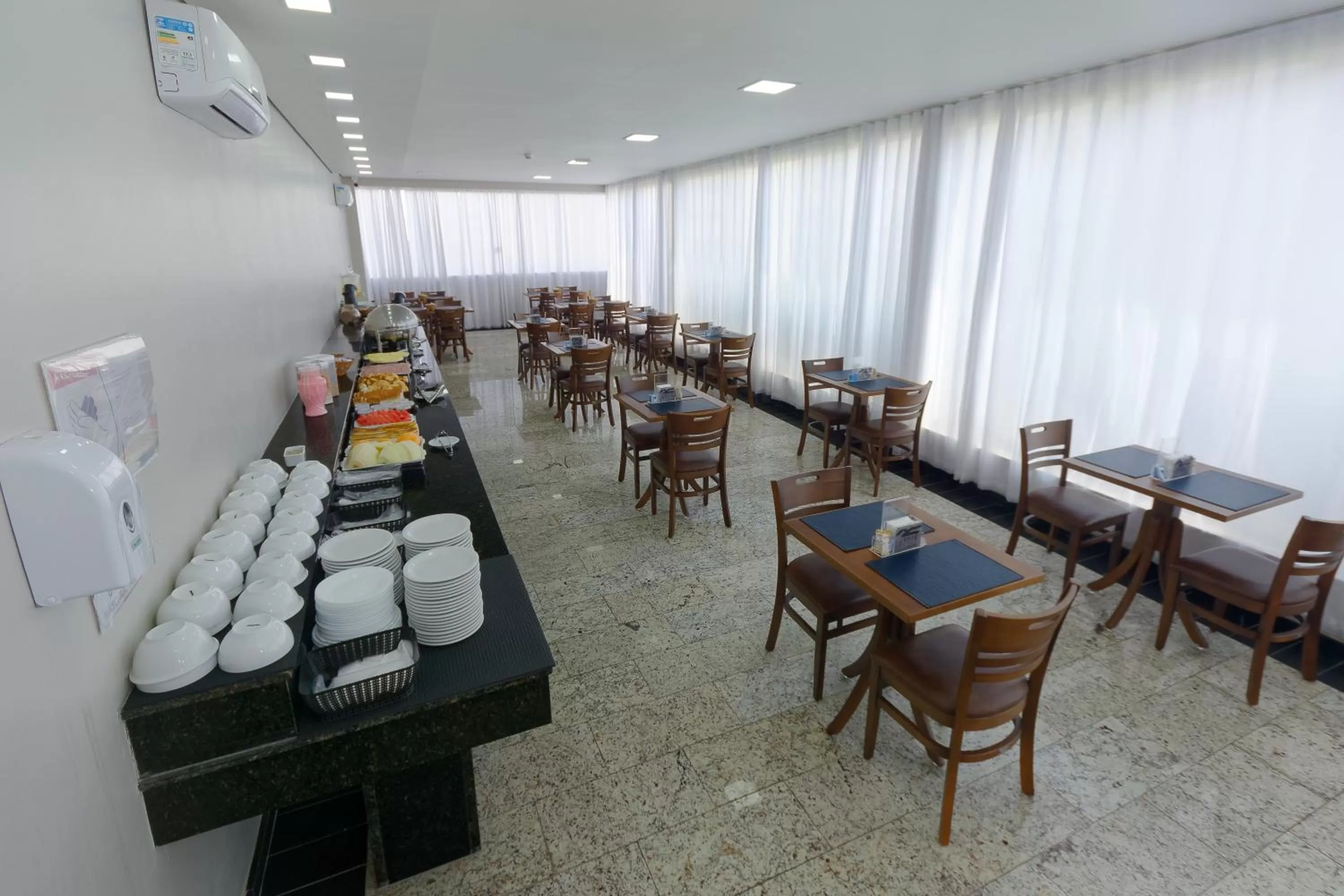 Restaurant/places to eat in Fênix Hotel Bom Retiro