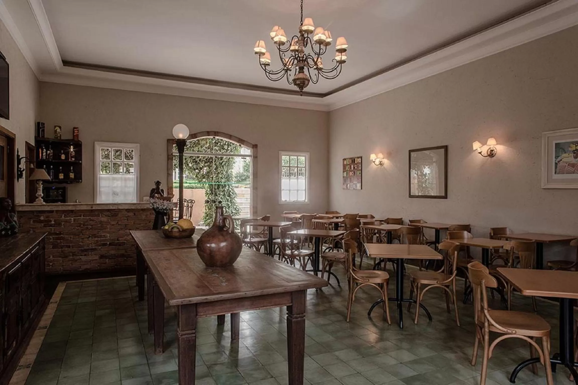 Restaurant/Places to Eat in Vila Real Hotel